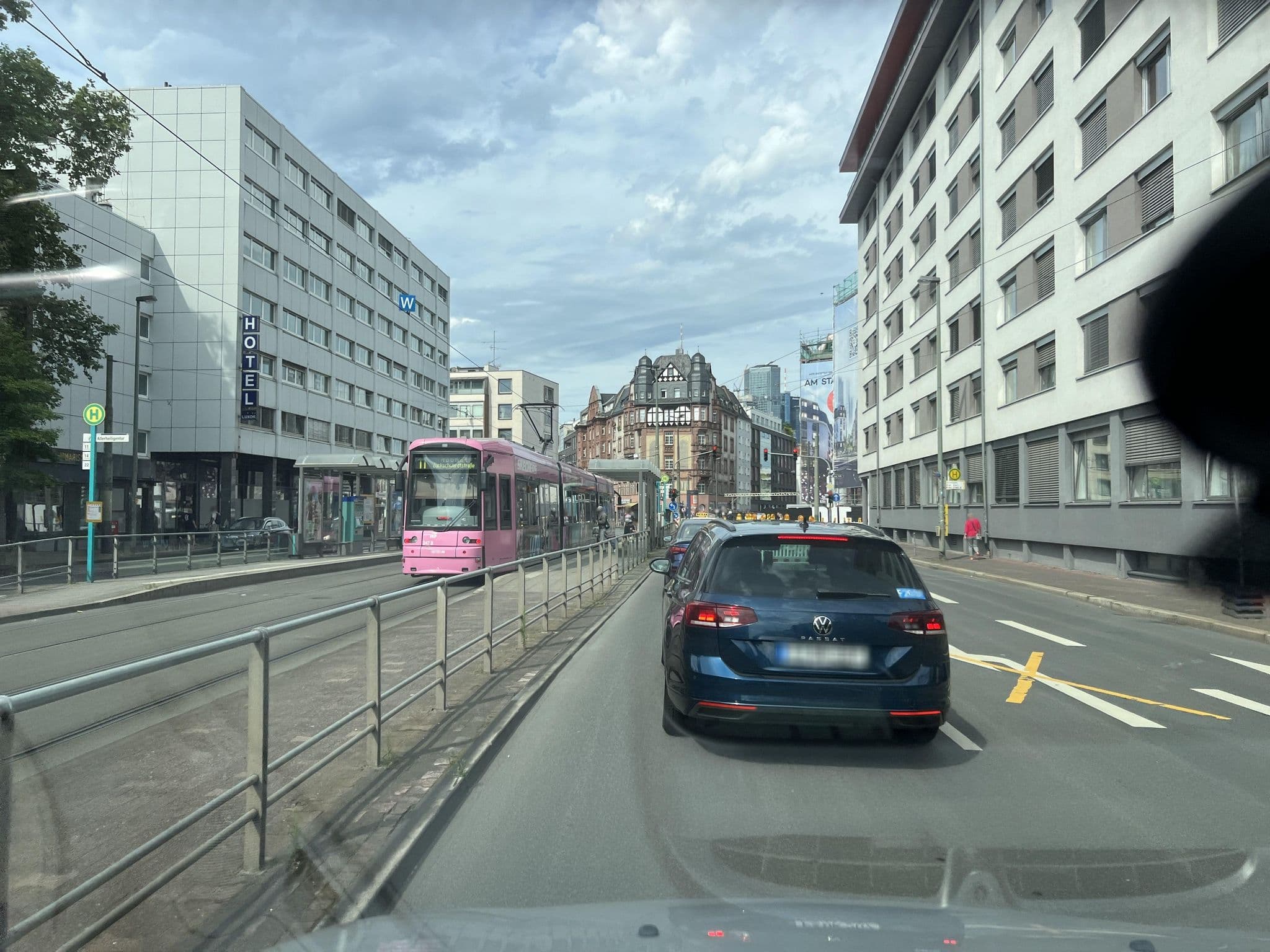 Street view near Eroscenter, Frankfurt am Main — © robffm (CC BY-SA · Mapillary)