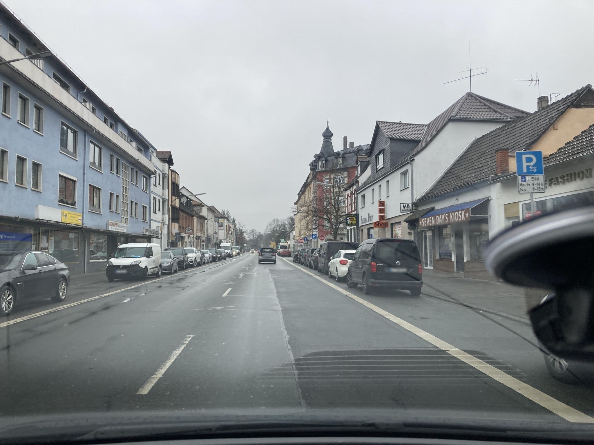 Street view near Attaché Raunheim Hotel Frankfurt, Neu-Isenburg — © robffm (CC BY-SA · Mapillary)