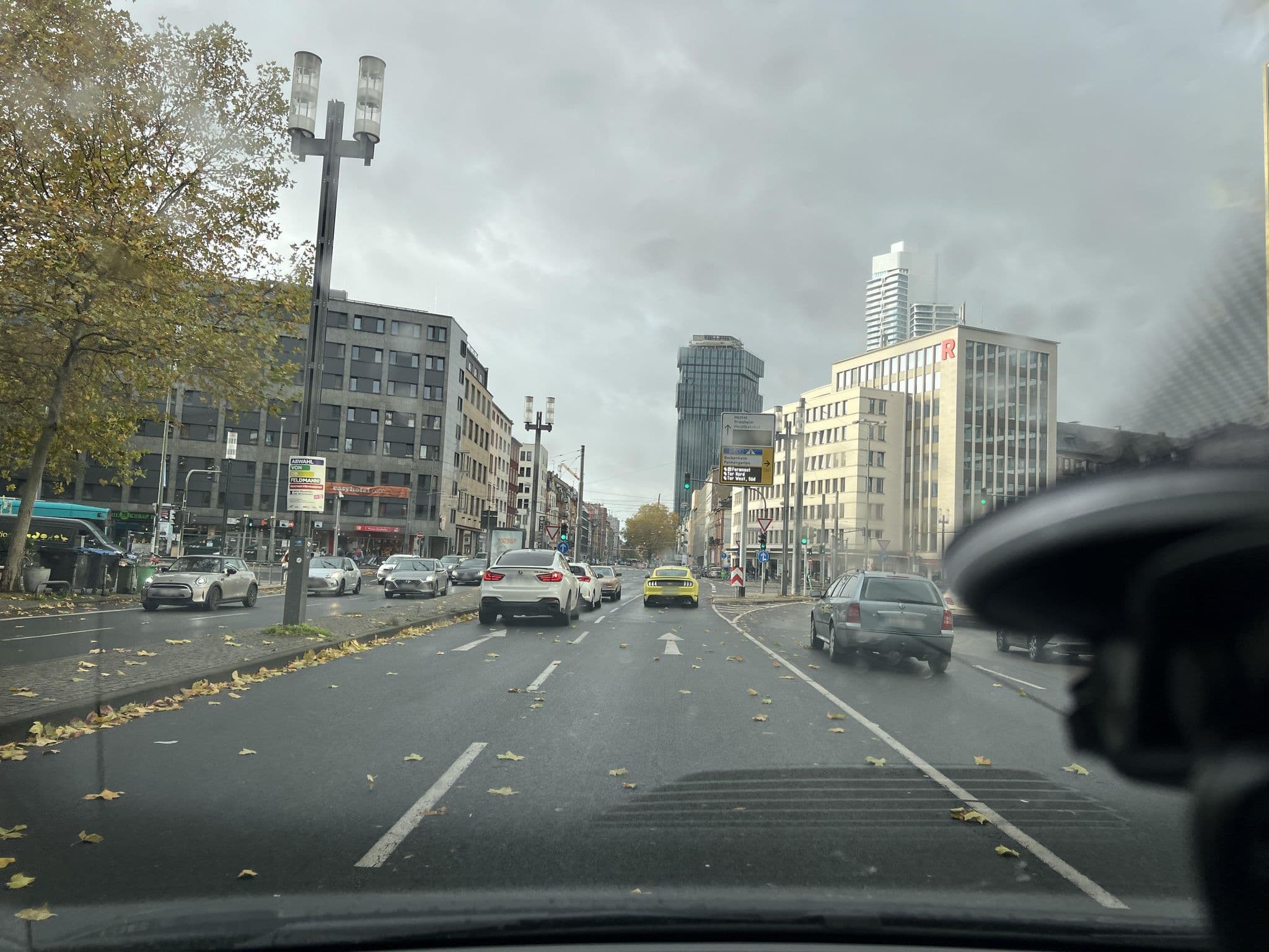 Street view near The Corner Hotel Frankfurt, Frankfurt am Main — © robffm (CC BY-SA · Mapillary)