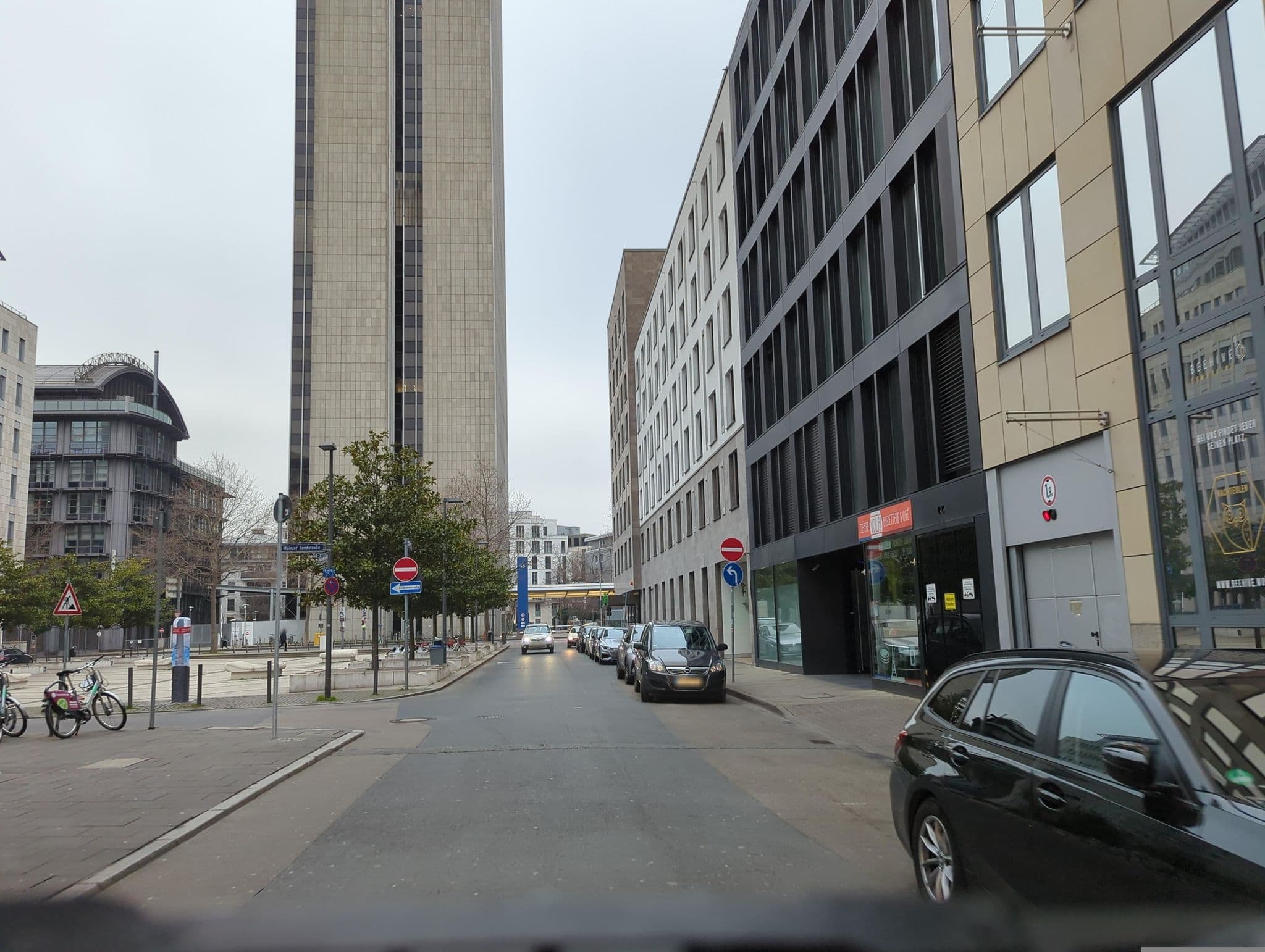 Street view near Frankfurt, Frankfurt am Main — © electria (CC BY-SA · Mapillary)