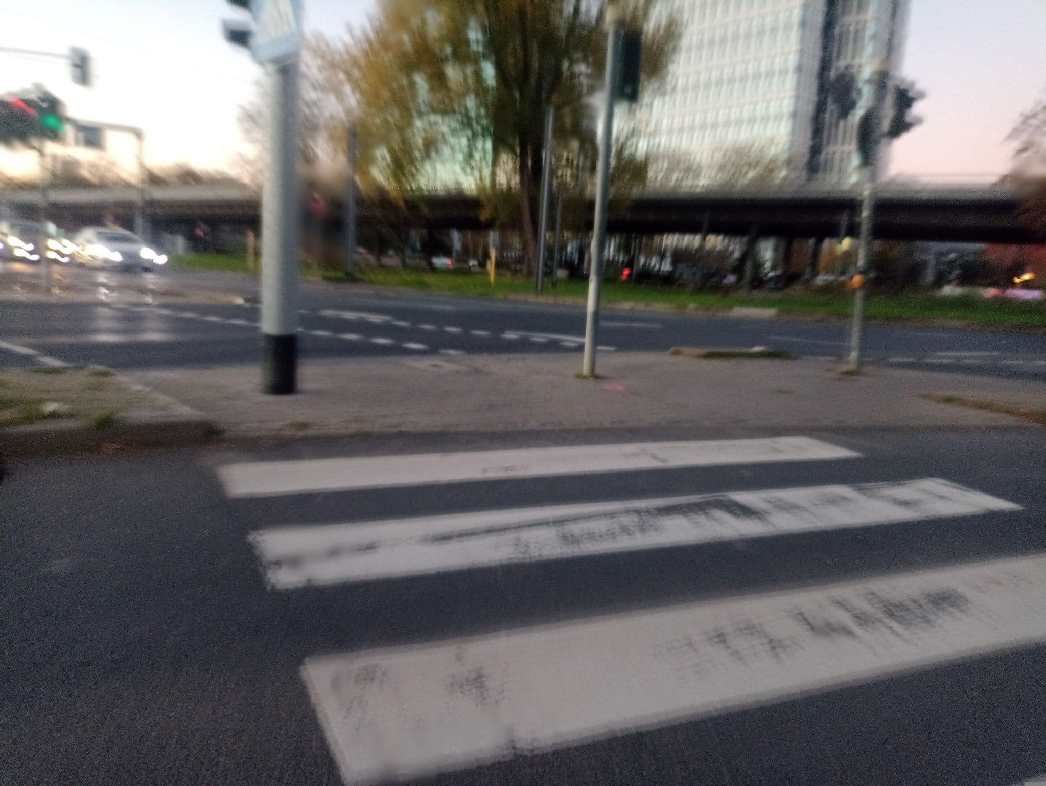 Street view near Hotel Qube Frankfort, Gallus — © sungedoul (CC BY-SA · Mapillary)