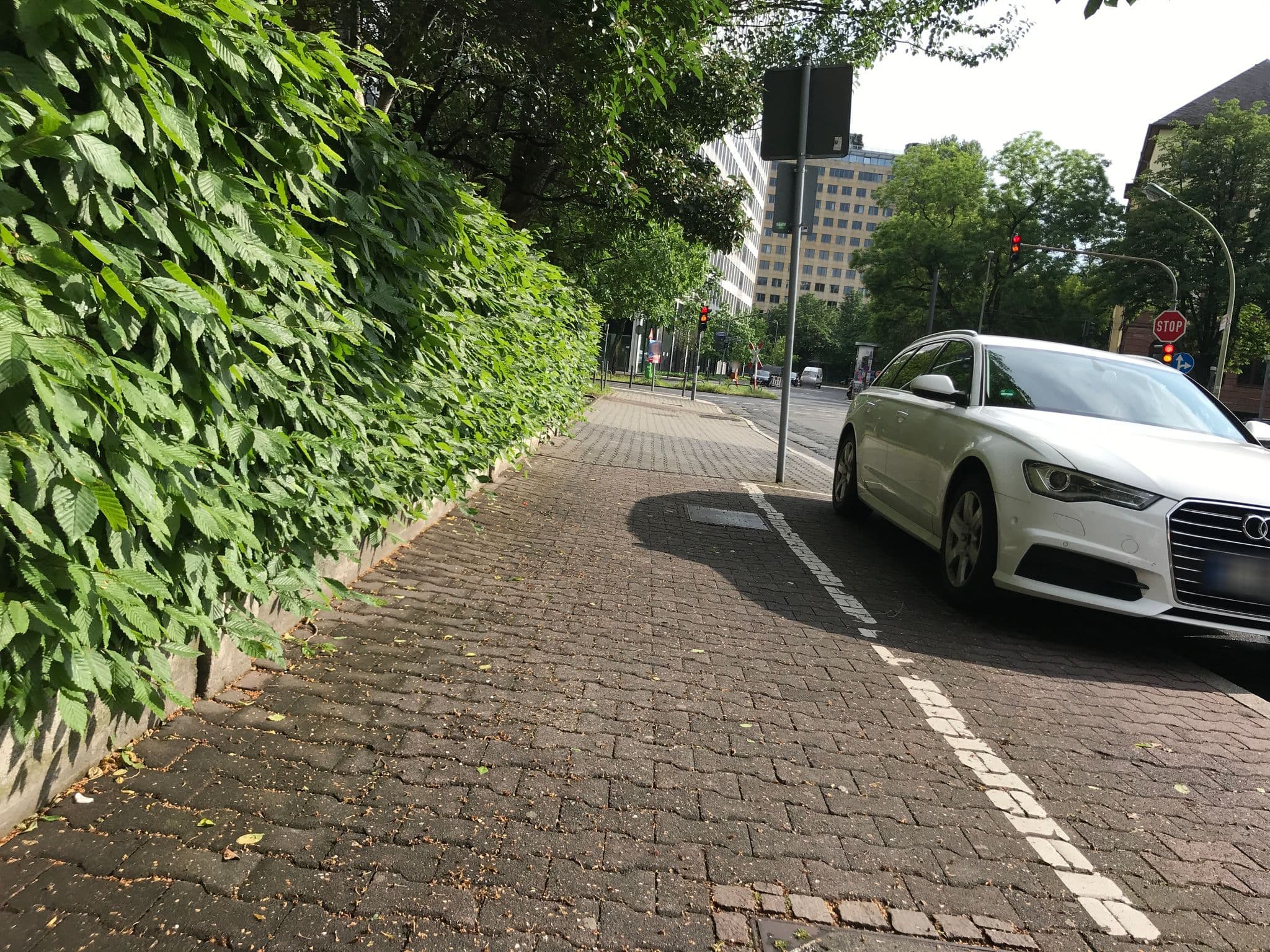 Street view near Hotel NH Frankfurt Villa, Gallus — © miguel_andrade (CC BY-SA · Mapillary)
