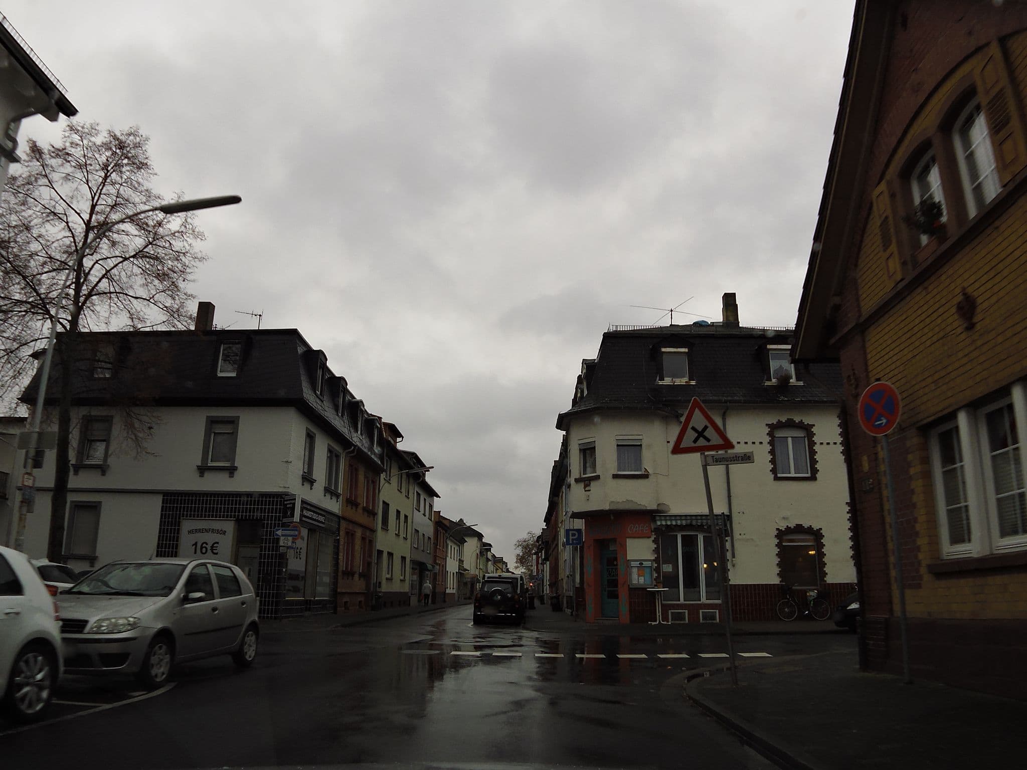 Street view near Chateau Neu-Isenburg Das Eventhaus, Neu-Isenburg — © chuck (CC BY-SA · Mapillary)