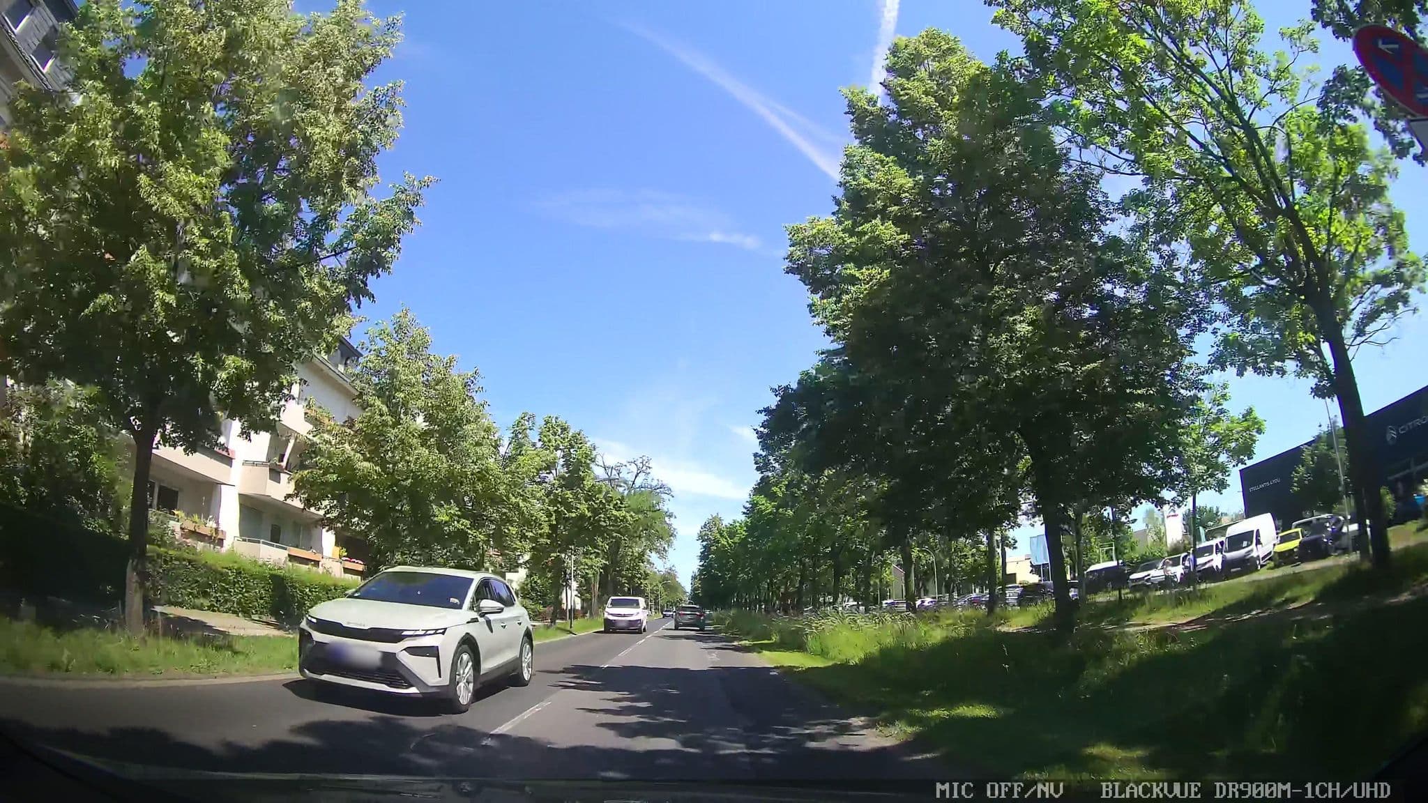 Street view near friendly Cityhotel, Neu-Isenburg — © chuck (CC BY-SA · Mapillary)
