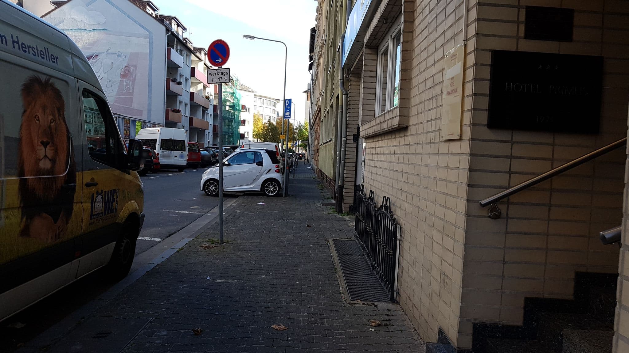 Street view near Primus Novum Hotel, Frankfurt am Main — © jurgenweighardt (CC BY-SA · Mapillary)