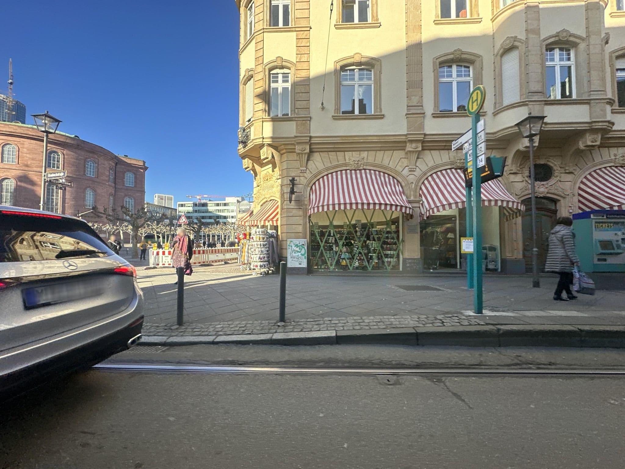 Street view near Hotel Jaguar, Frankfurt am Main — © quickness805 (CC BY-SA · Mapillary)