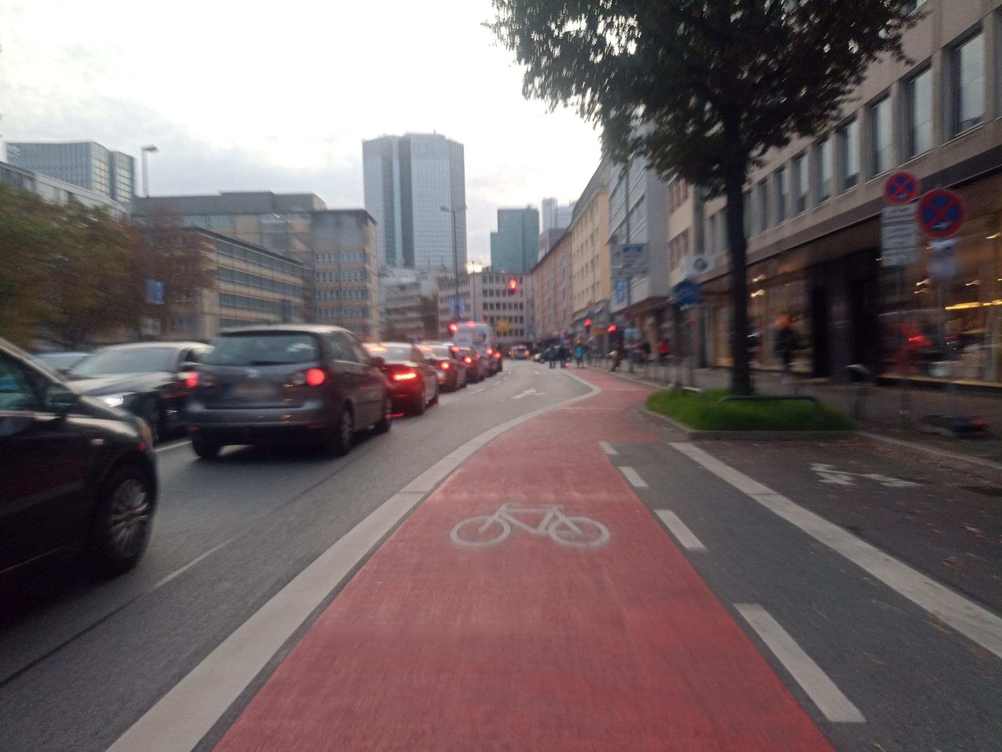 Street view near Niederrad Hotel Frankfurt, Frankfurt am Main — © sungedoul (CC BY-SA · Mapillary)
