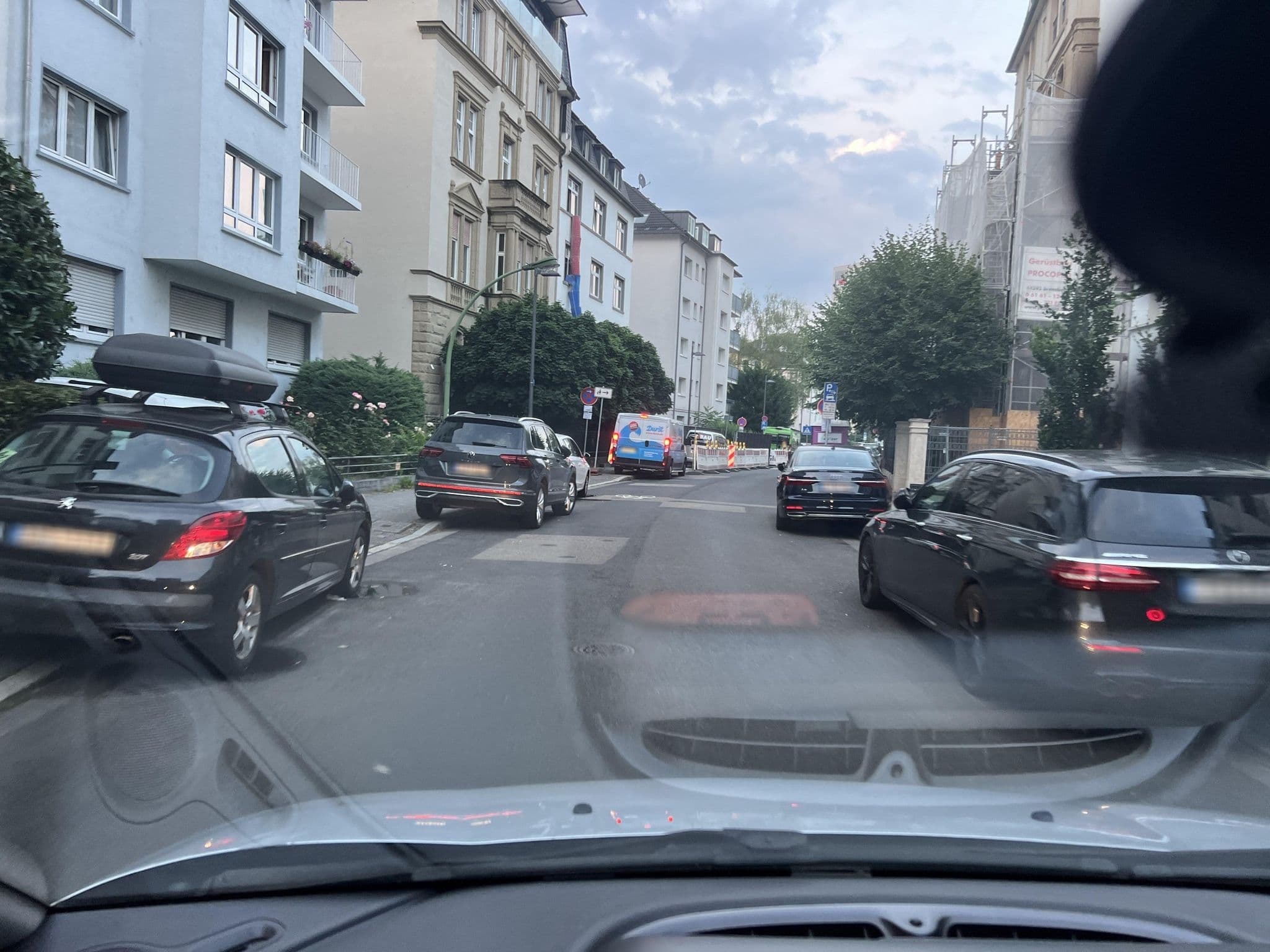 Street view near Astoria Hotel, Frankfurt am Main — © robffm (CC BY-SA · Mapillary)