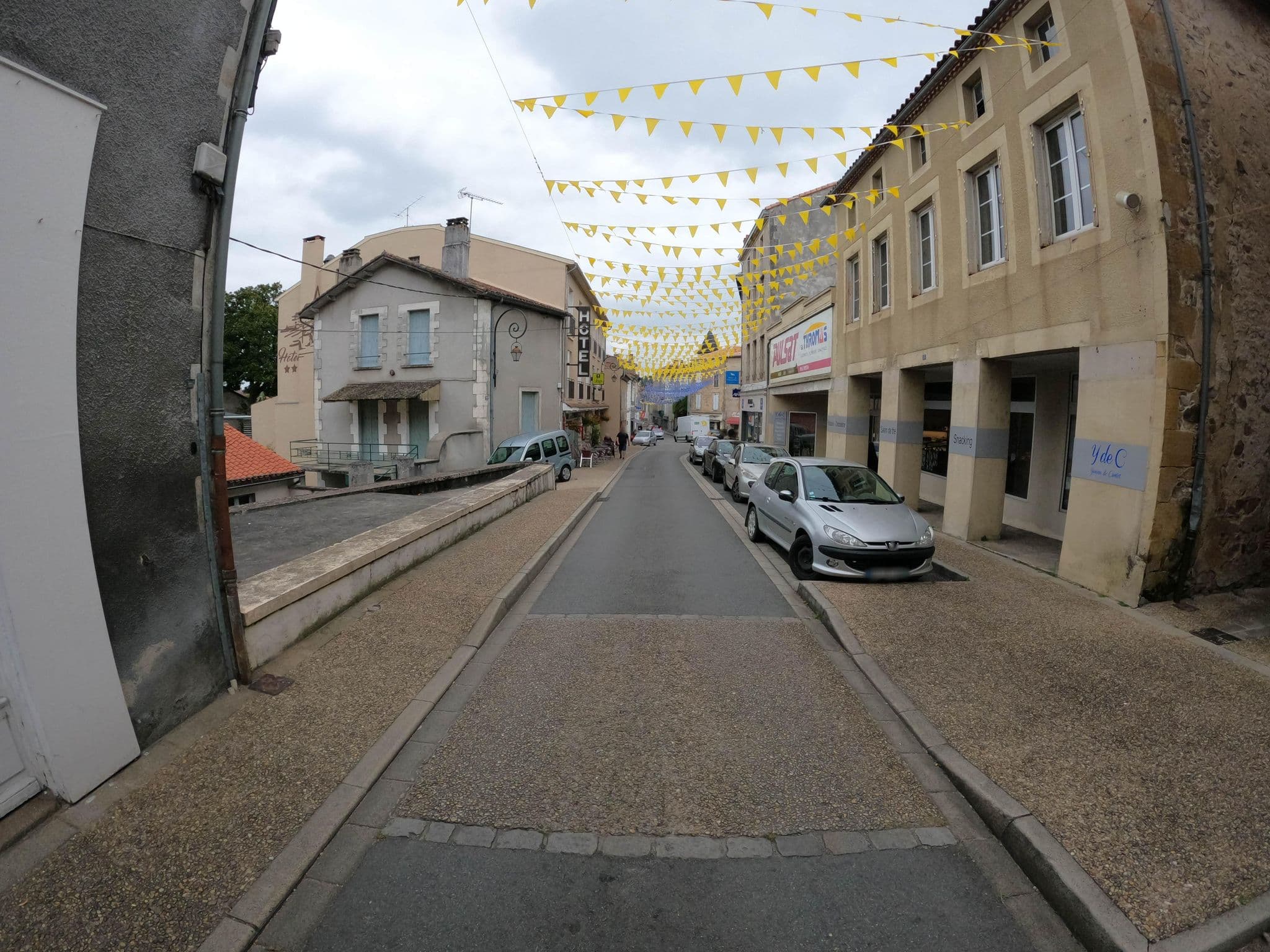Street view near Émeraude, Confolens — © stephanep (CC BY-SA · Mapillary)