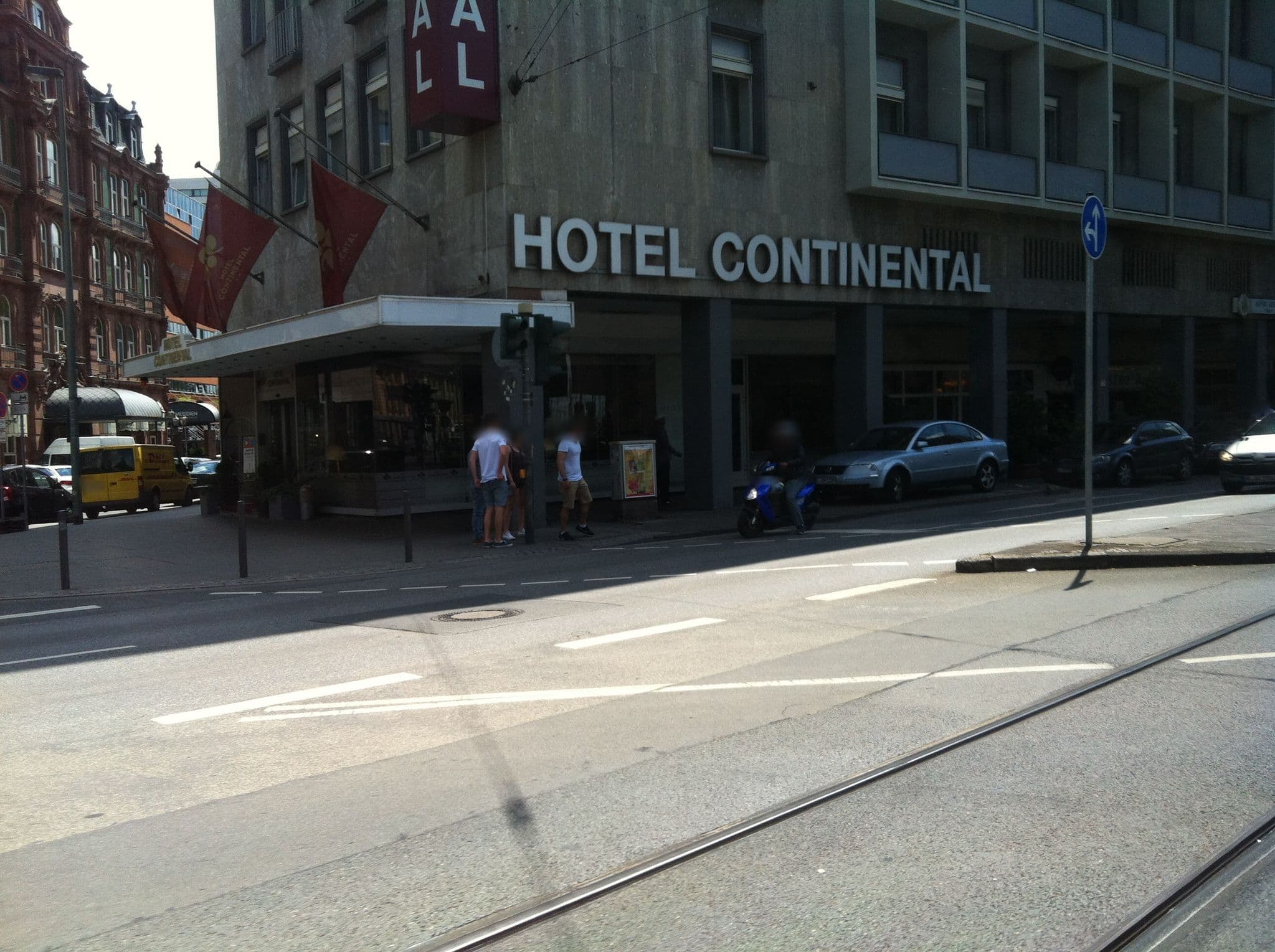 Street view near Savoy Hotel, Frankfurt am Main — © miguel_andrade (CC BY-SA · Mapillary)