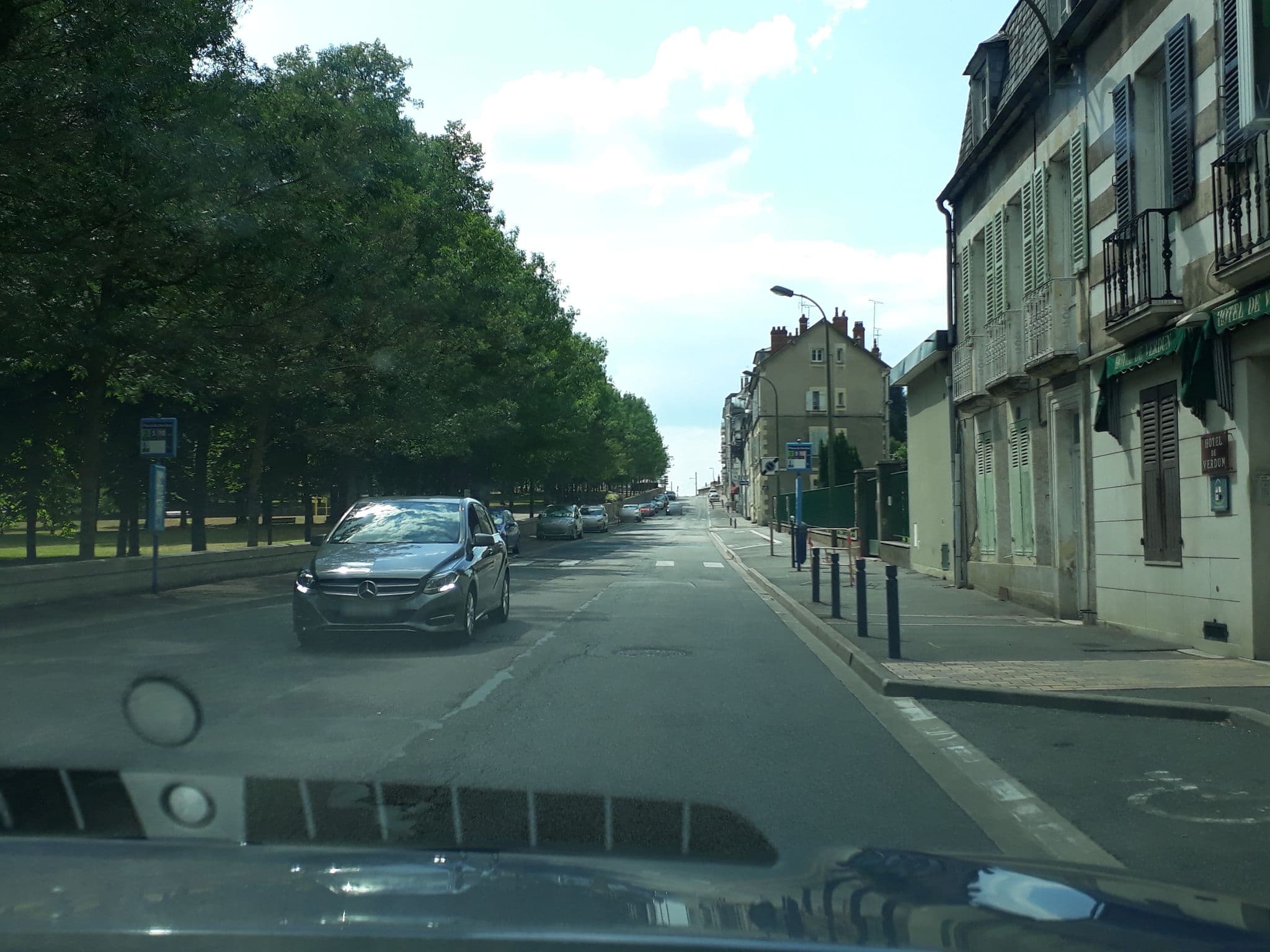 Street view near Hôtel de Verdun, Nevers — © df45 (CC BY-SA · Mapillary)