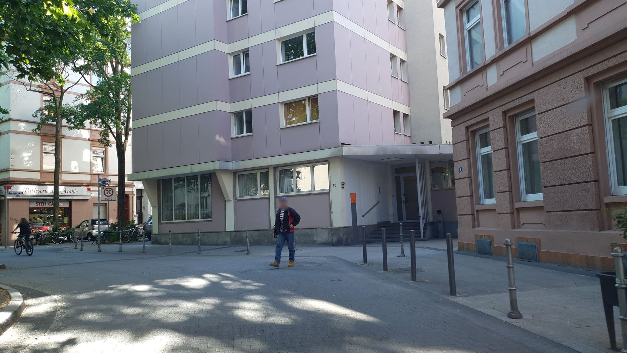 Street view near Hotel Everest, Gallus — © b166er (CC BY-SA · Mapillary)