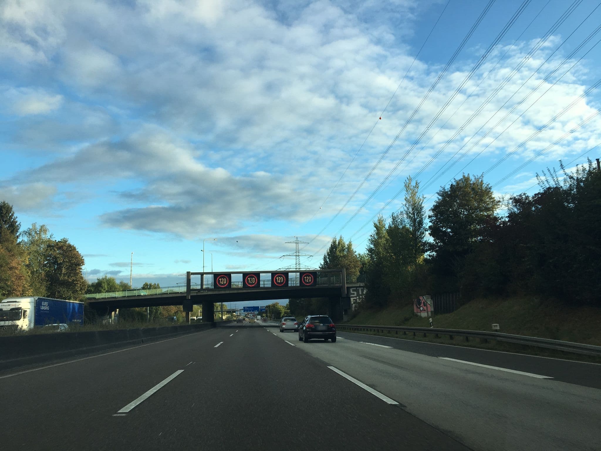 Street view near Mercure Hotel - Accor Hotels, Eschborn — © chuck (CC BY-SA · Mapillary)