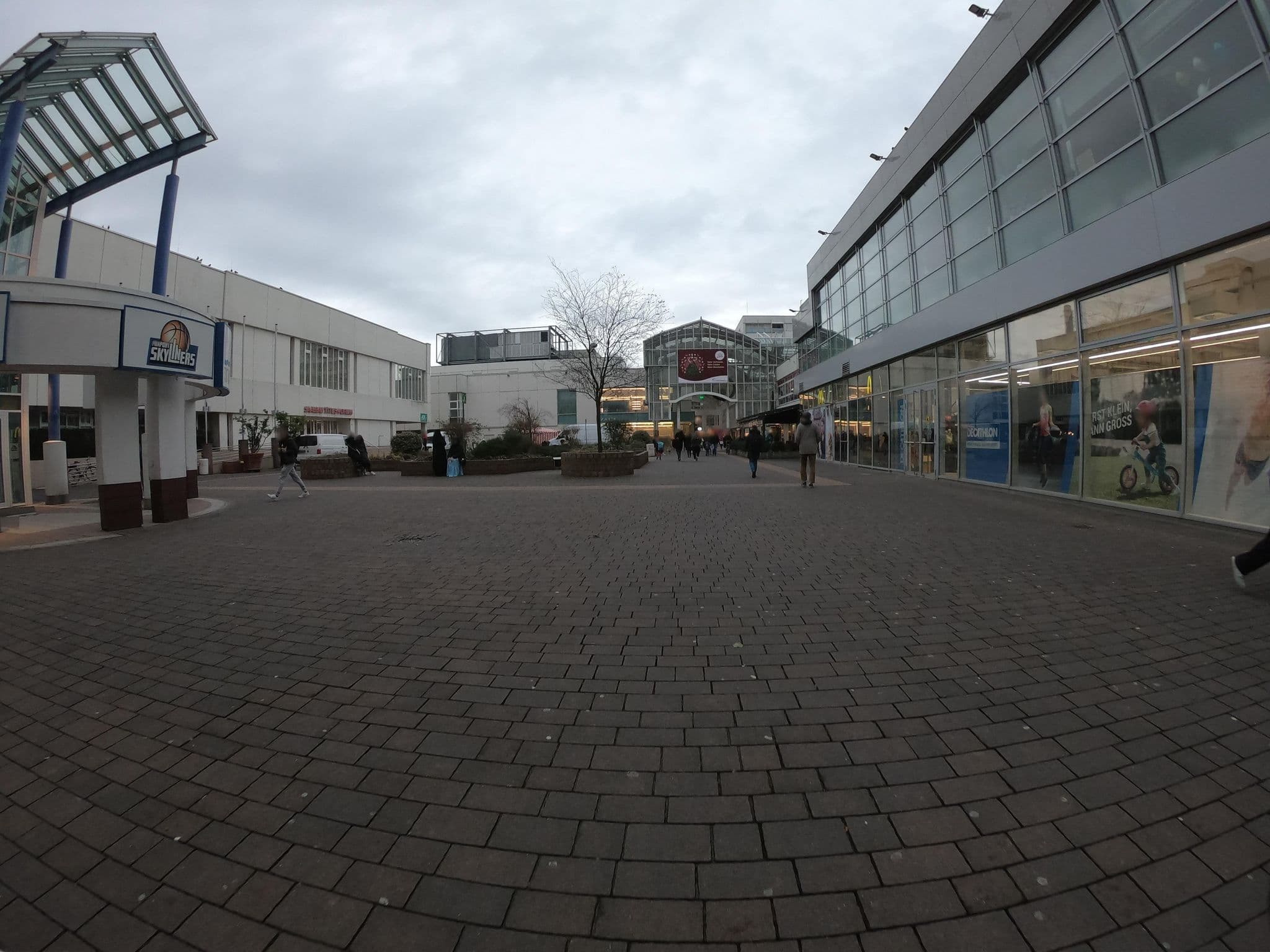 Street view near Mariott Courtyard, Steinbach am Taunus — © tmka (CC BY-SA · Mapillary)