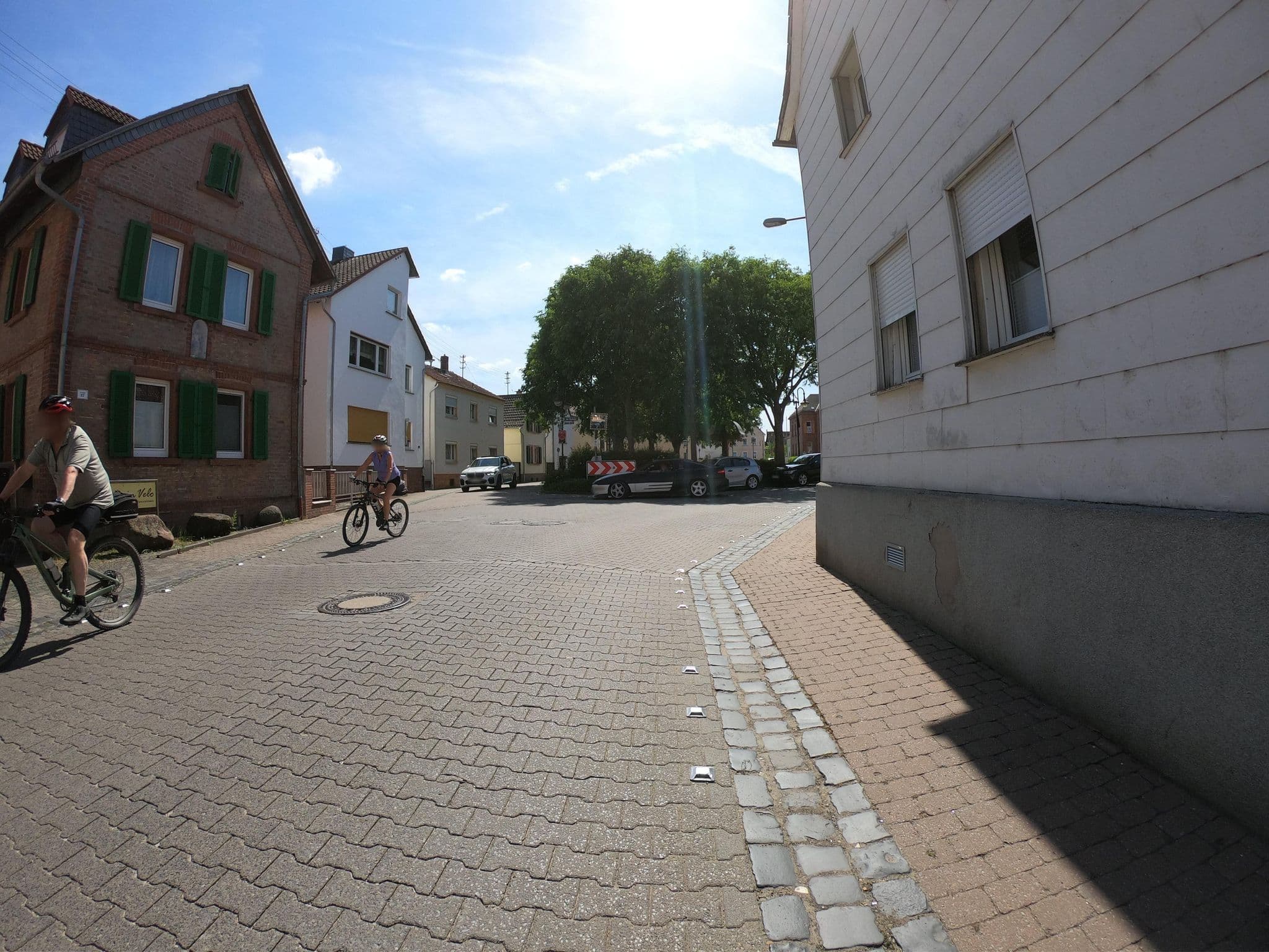 Street view near Einhornstube, Bad Vilbel — © tmka (CC BY-SA · Mapillary)