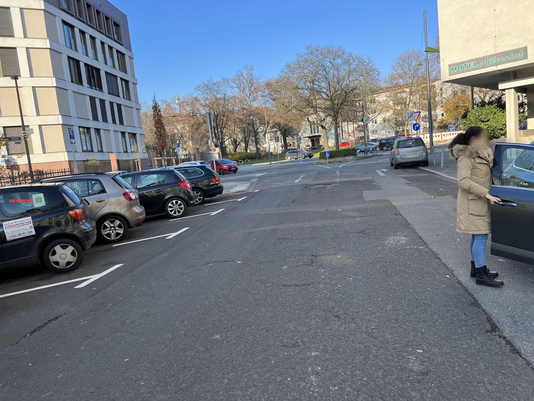 Street view near Hotel Alleenhof, Frankfurt am Main — © robffm (CC BY-SA · Mapillary)