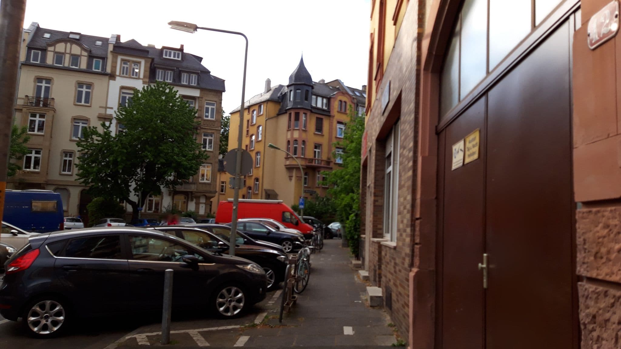 Street view near Appartement Frankfurt Messe, Frankfurt am Main — © empisoz (CC BY-SA · Mapillary)