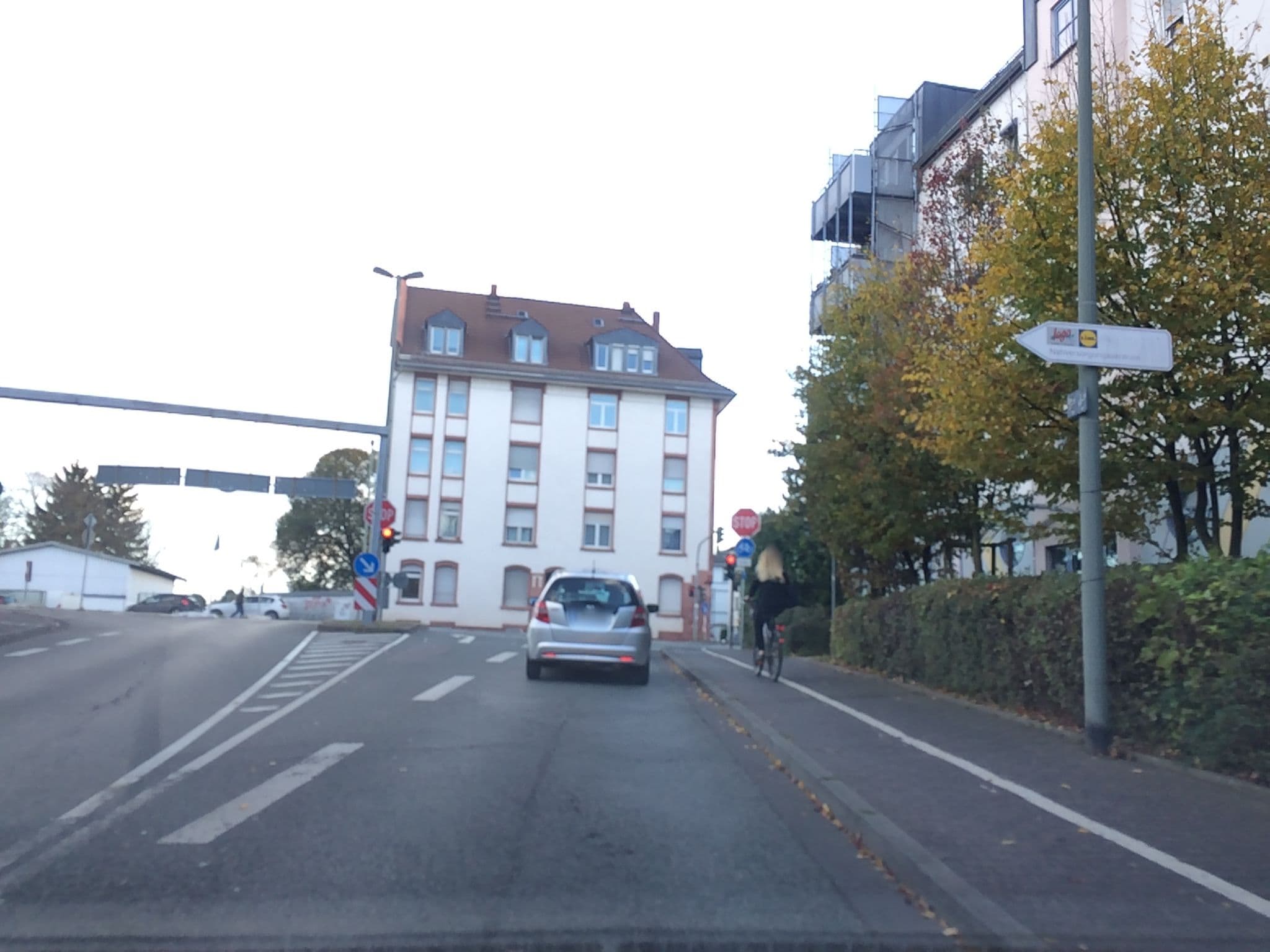 Street view near Aurelia, Eschborn — © dekarl (CC BY-SA · Mapillary)