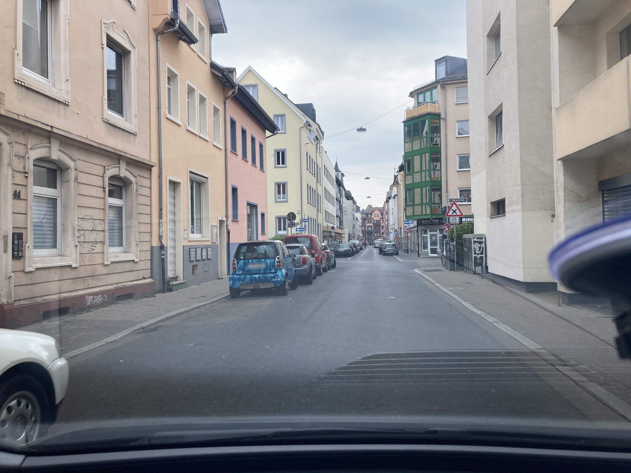 Street view near FRApartment Christian Wilkens Apartmentvermittlung, Frankfurt am Main — © robffm (CC BY-SA · Mapillary)