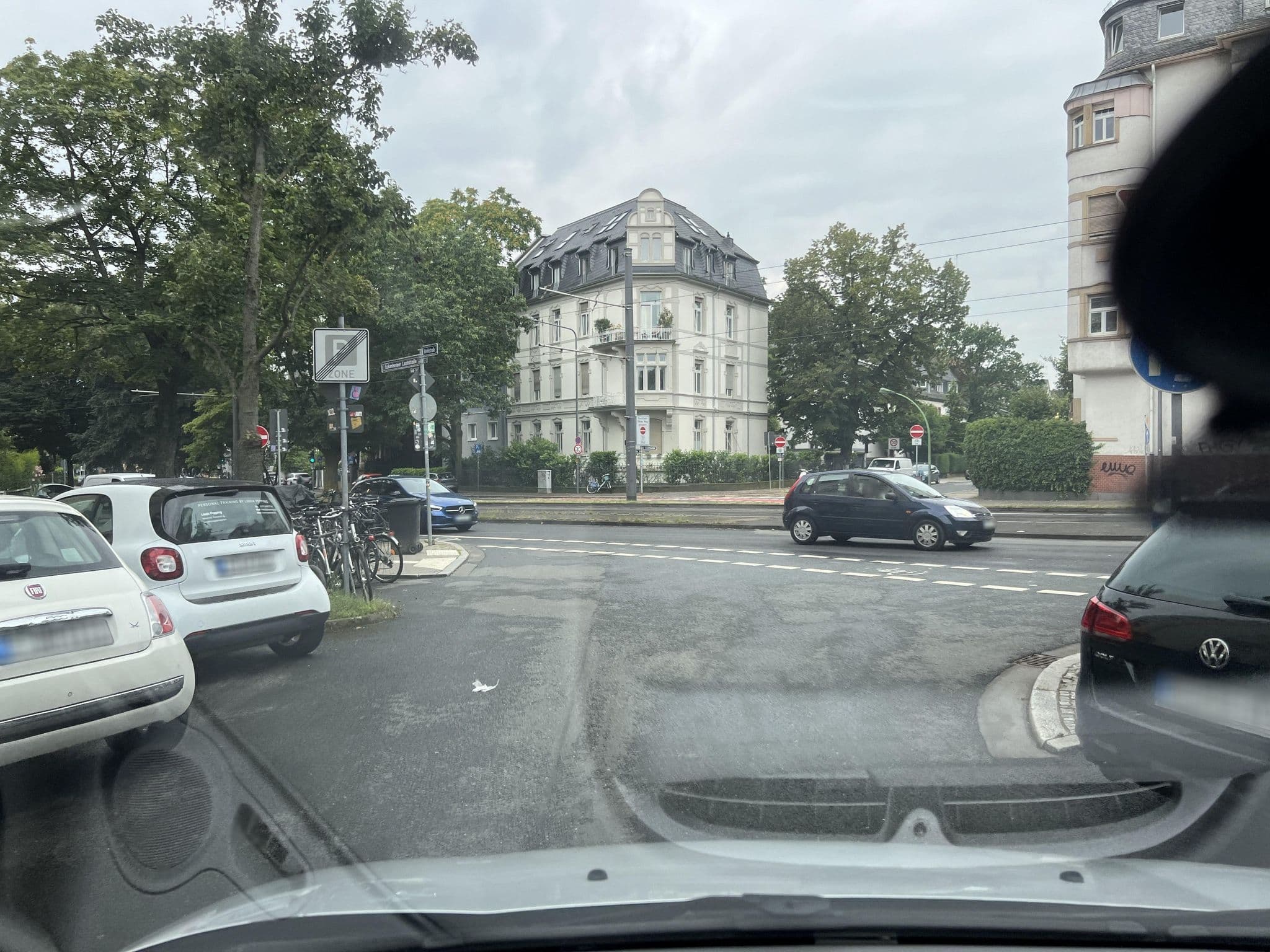 Street view near Margenfeld, Frankfurt am Main — © robffm (CC BY-SA · Mapillary)