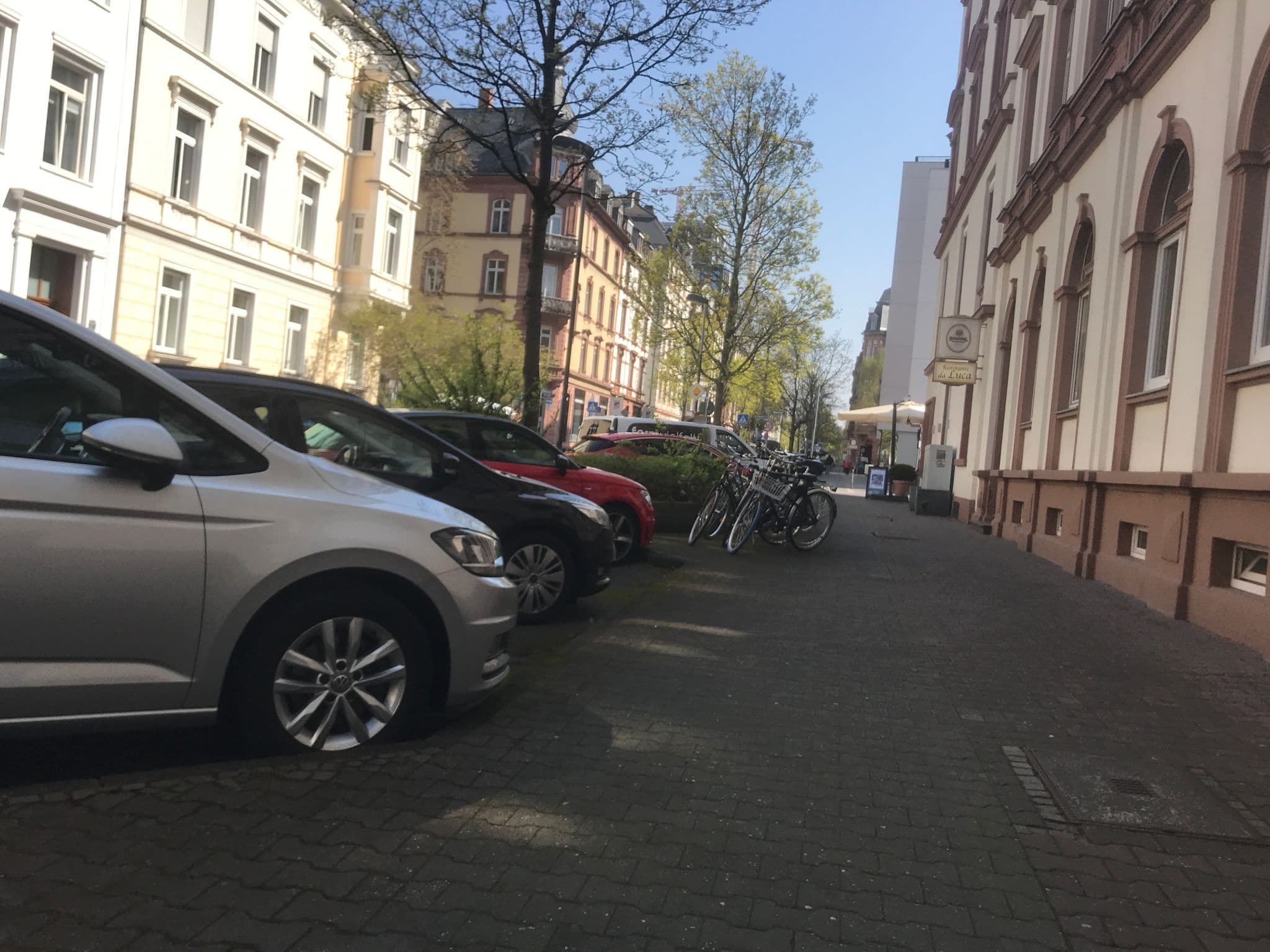 Street view near Sanctuary, Frankfurt am Main — © miguel_andrade (CC BY-SA · Mapillary)