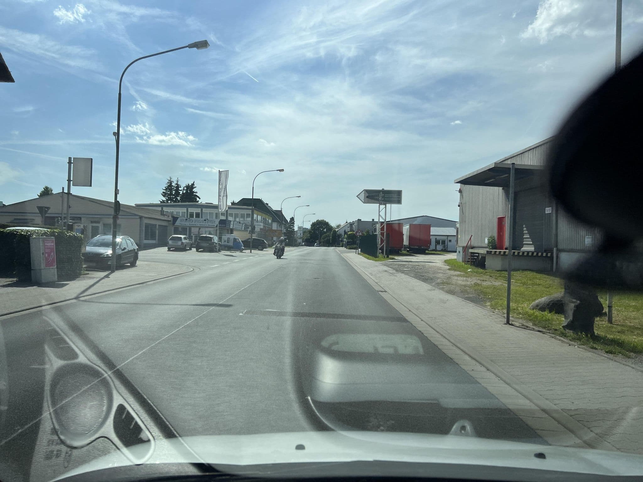 Street view near Top Motel, Mühlheim am Main — © robffm (CC BY-SA · Mapillary)