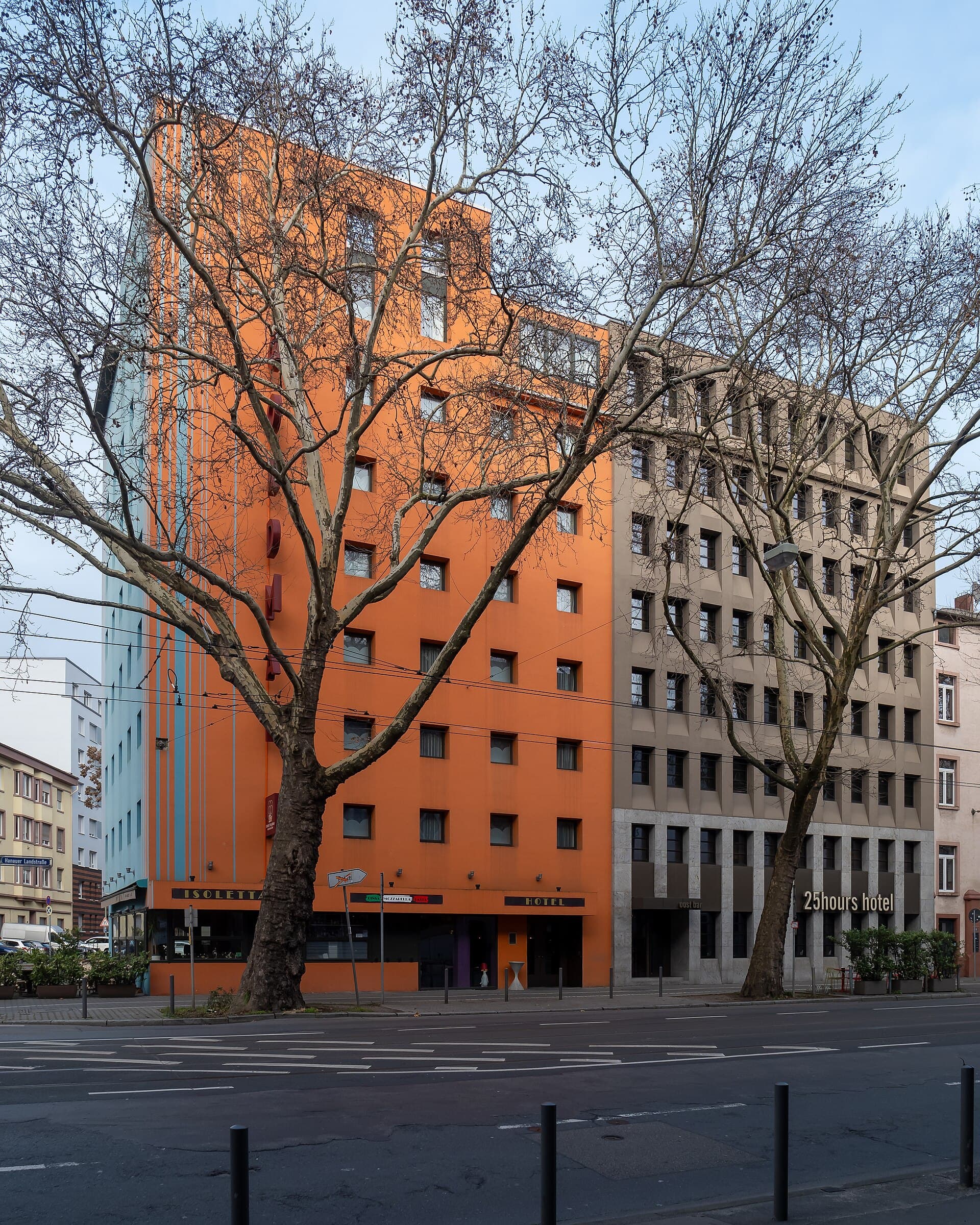25hours Hotel Frankfurt The Goldman (via Wikimedia Commons, CC BY-SA 4.0)