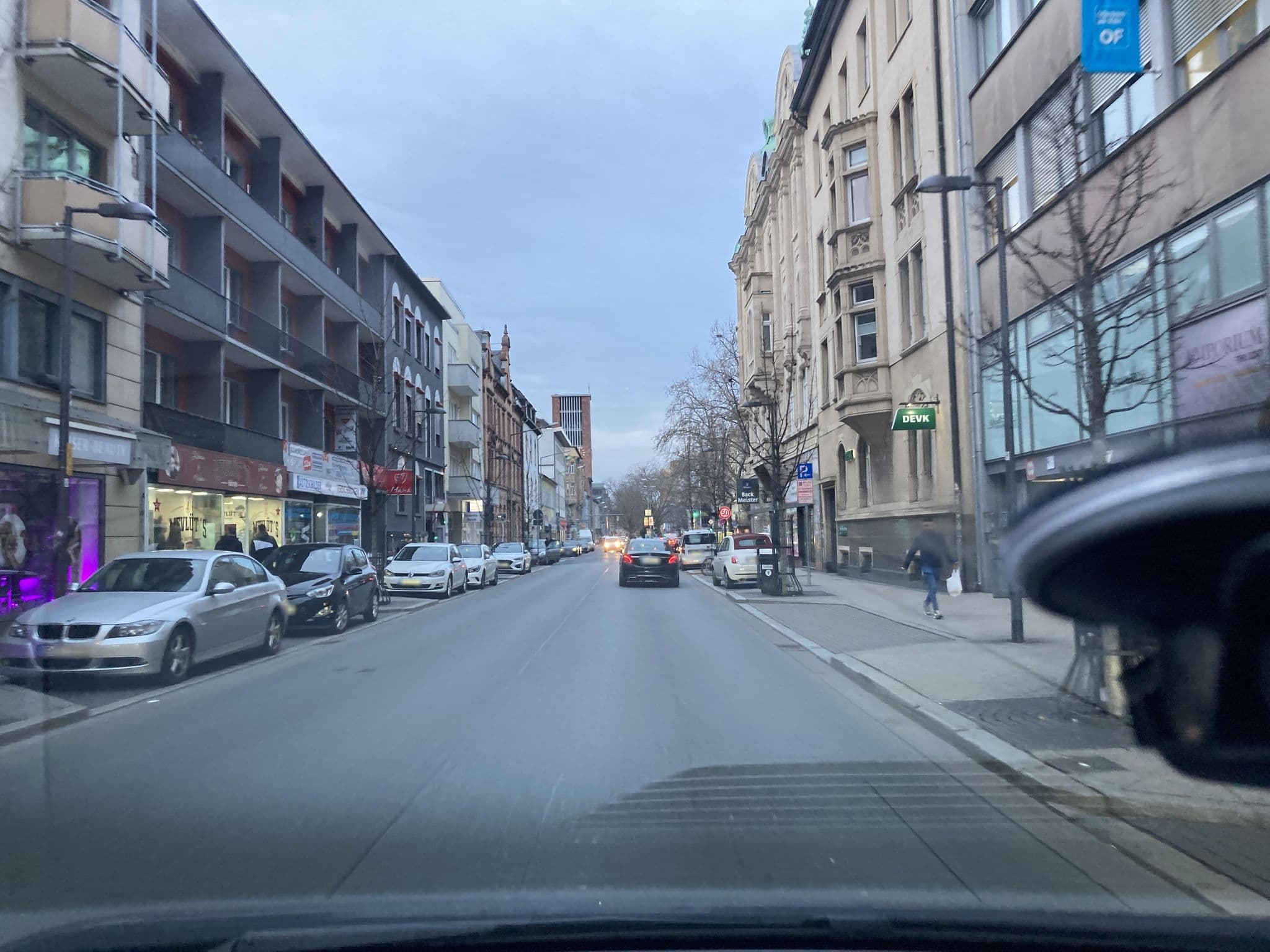 Street view near Pension am Main, Offenbach — © robffm (CC BY-SA · Mapillary)