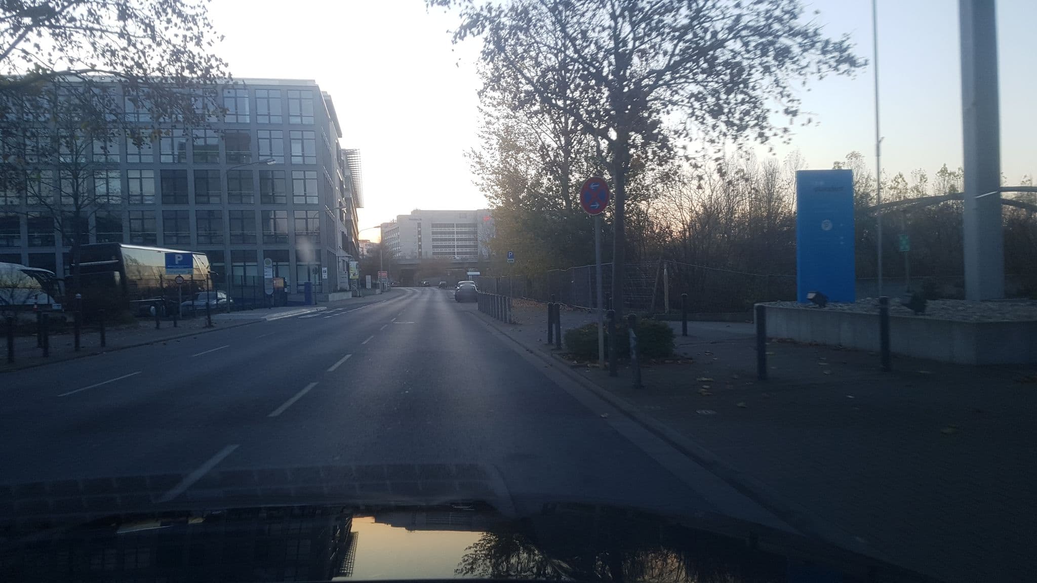 Street view near B&B Hotel Offenbach-Kaiserlei, Offenbach — © rjrrjr3 (CC BY-SA · Mapillary)
