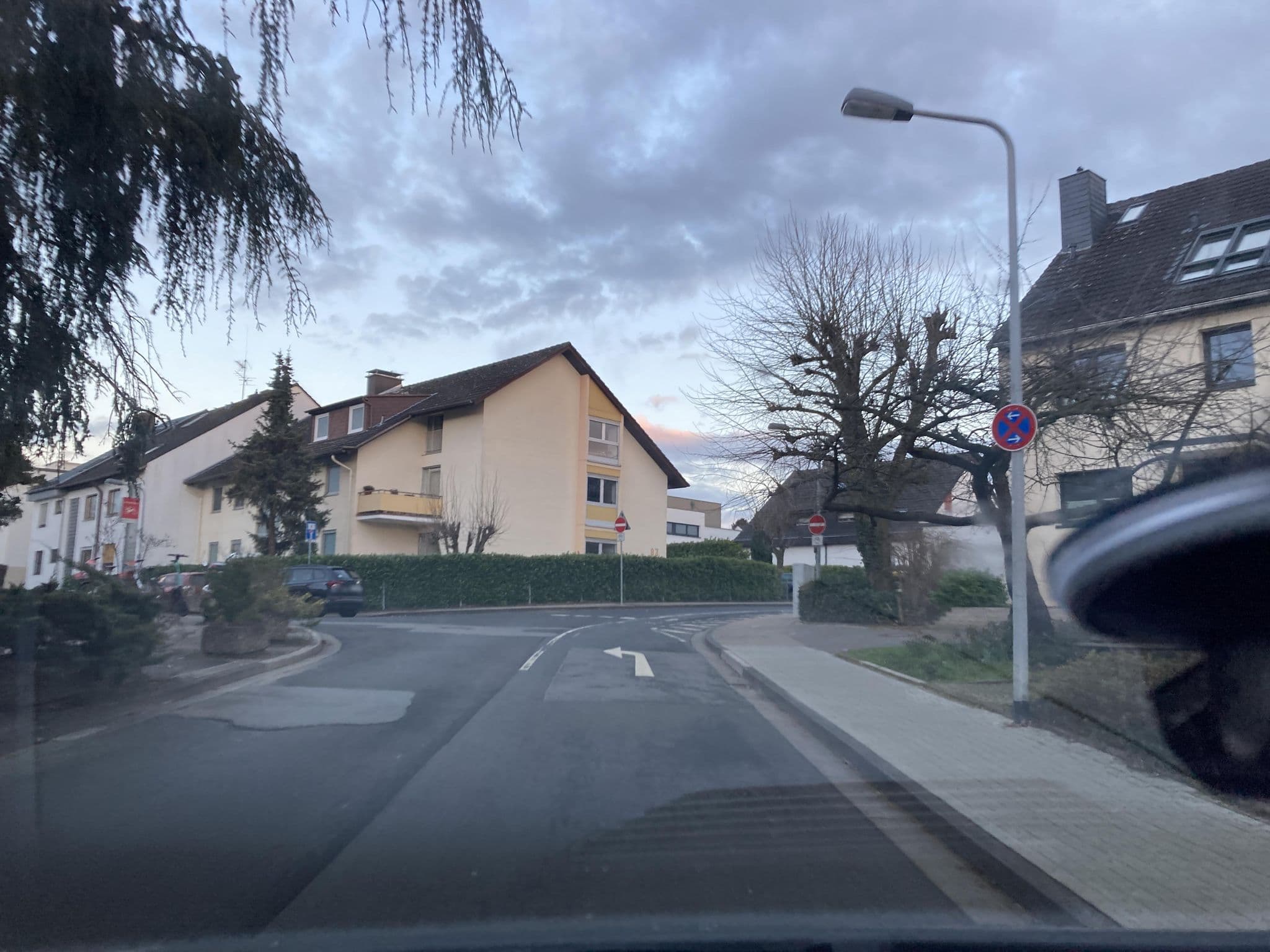 Street view near Apartment Pension '72', Frankfurt am Main — © robffm (CC BY-SA · Mapillary)