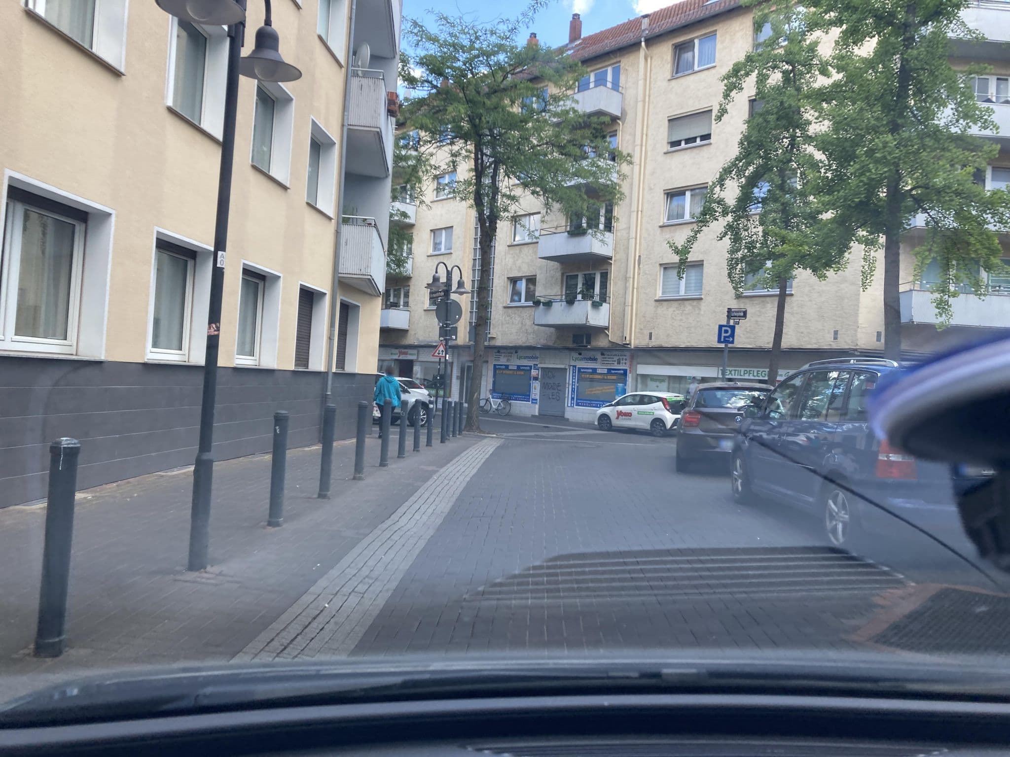Street view near Rawe Helmut HotelKfm, Offenbach — © robffm (CC BY-SA · Mapillary)