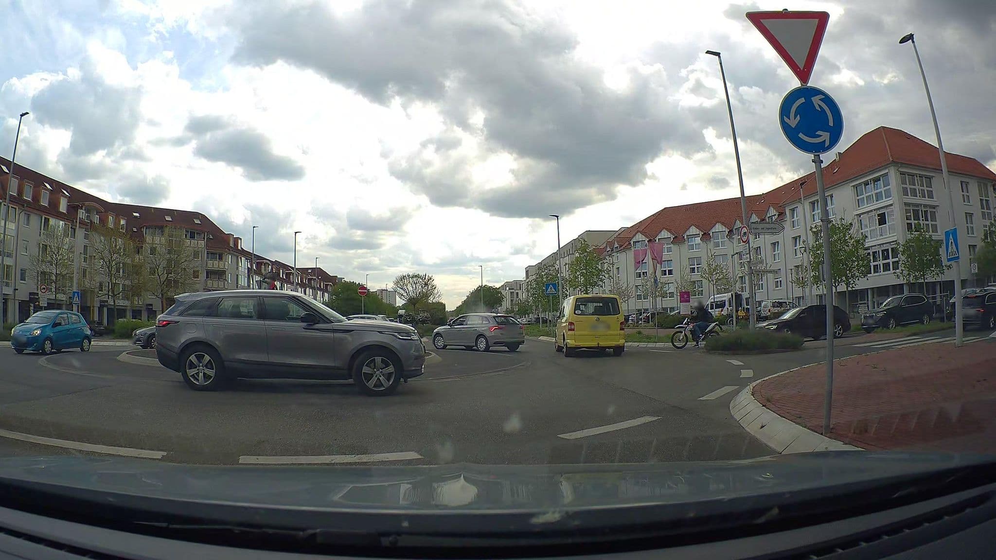 Street view near Winters Hotel Button, Dietzenbach — © poxonline (CC BY-SA · Mapillary)