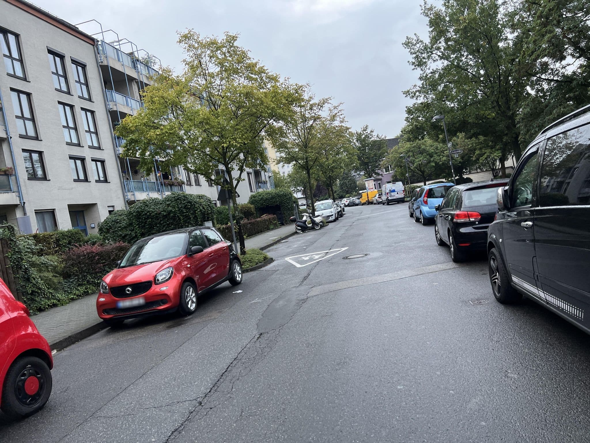 Street view near Dachterrasse von Ina's Waldschlösschen, Offenbach — © robffm (CC BY-SA · Mapillary)