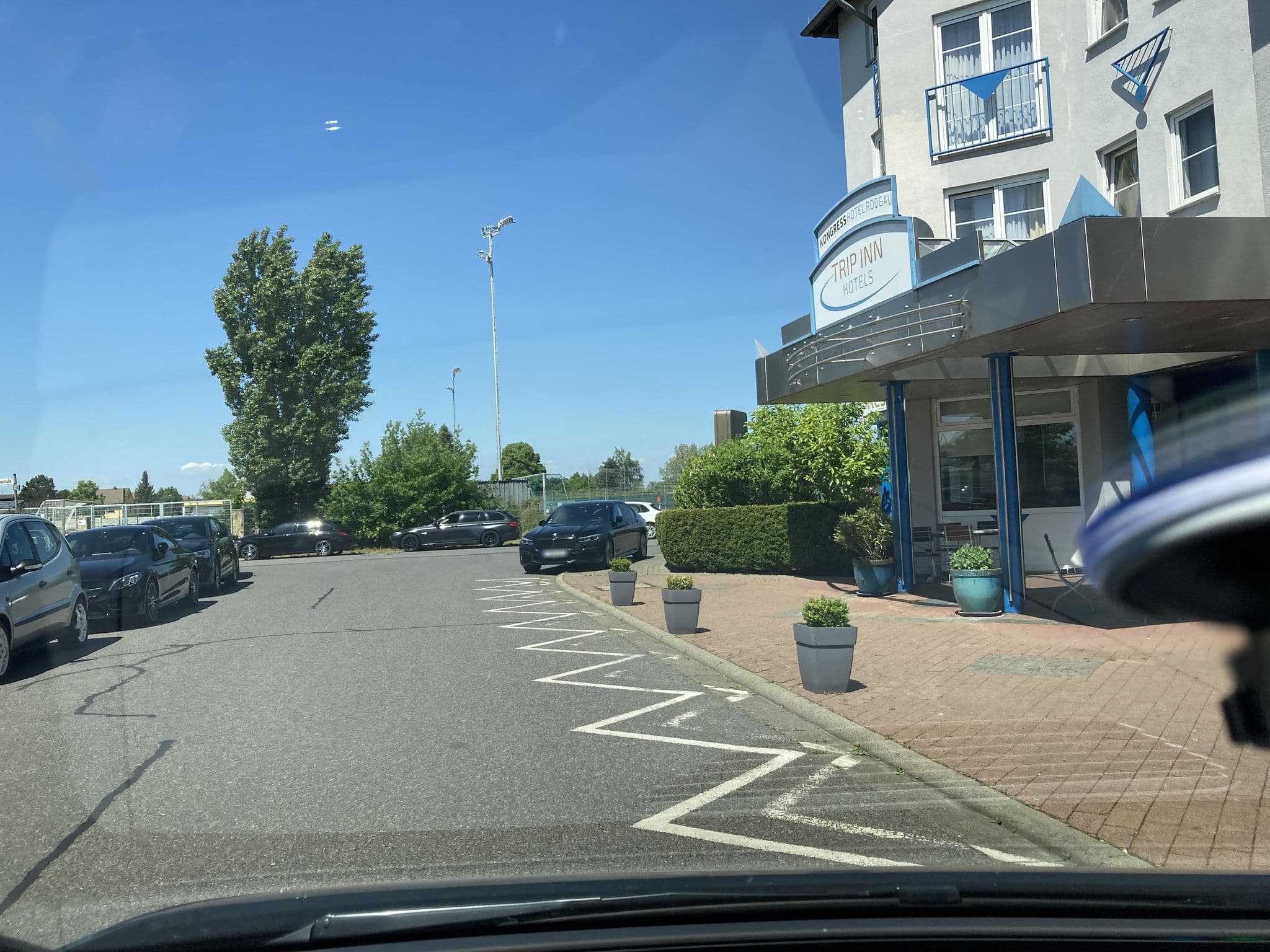 Street view near Hotel Frankfurt-Rodgau, Rodgau — © robffm (CC BY-SA · Mapillary)