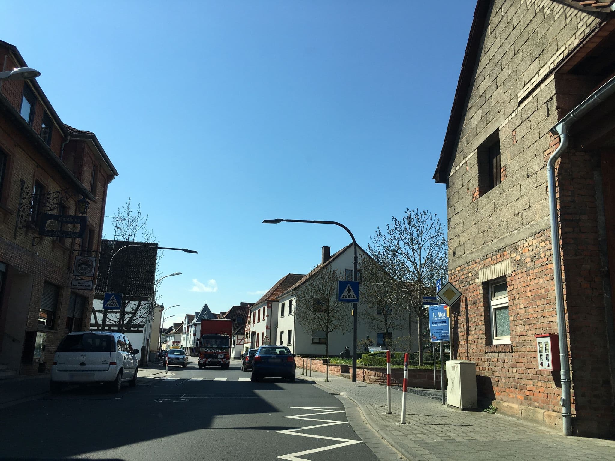 Street view near Gasthof Zur Alten Post, Rodgau — © foxman (CC BY-SA · Mapillary)