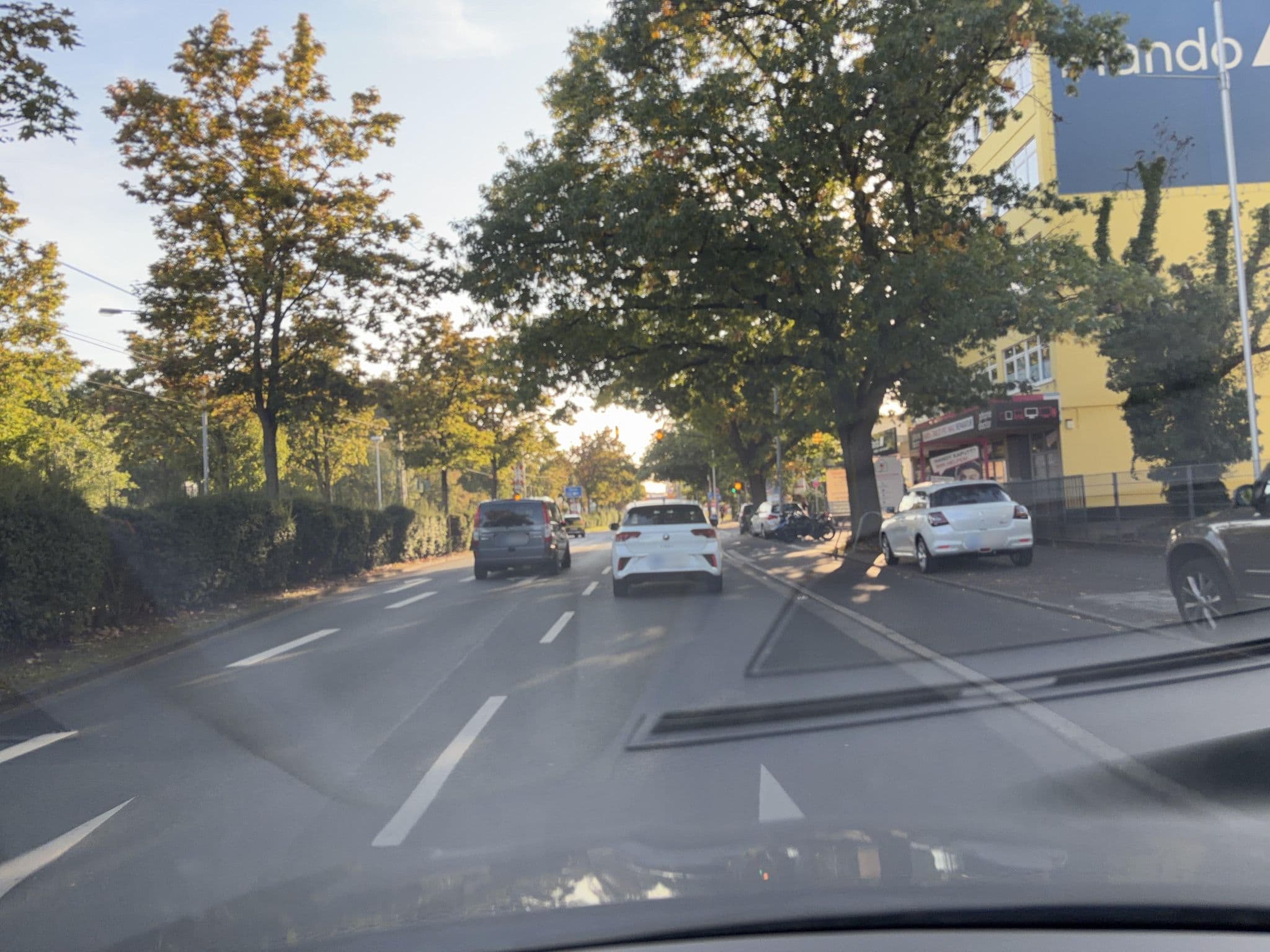 Street view near Topkaya Bahri Rentenberater, Bad Vilbel — © robffm (CC BY-SA · Mapillary)