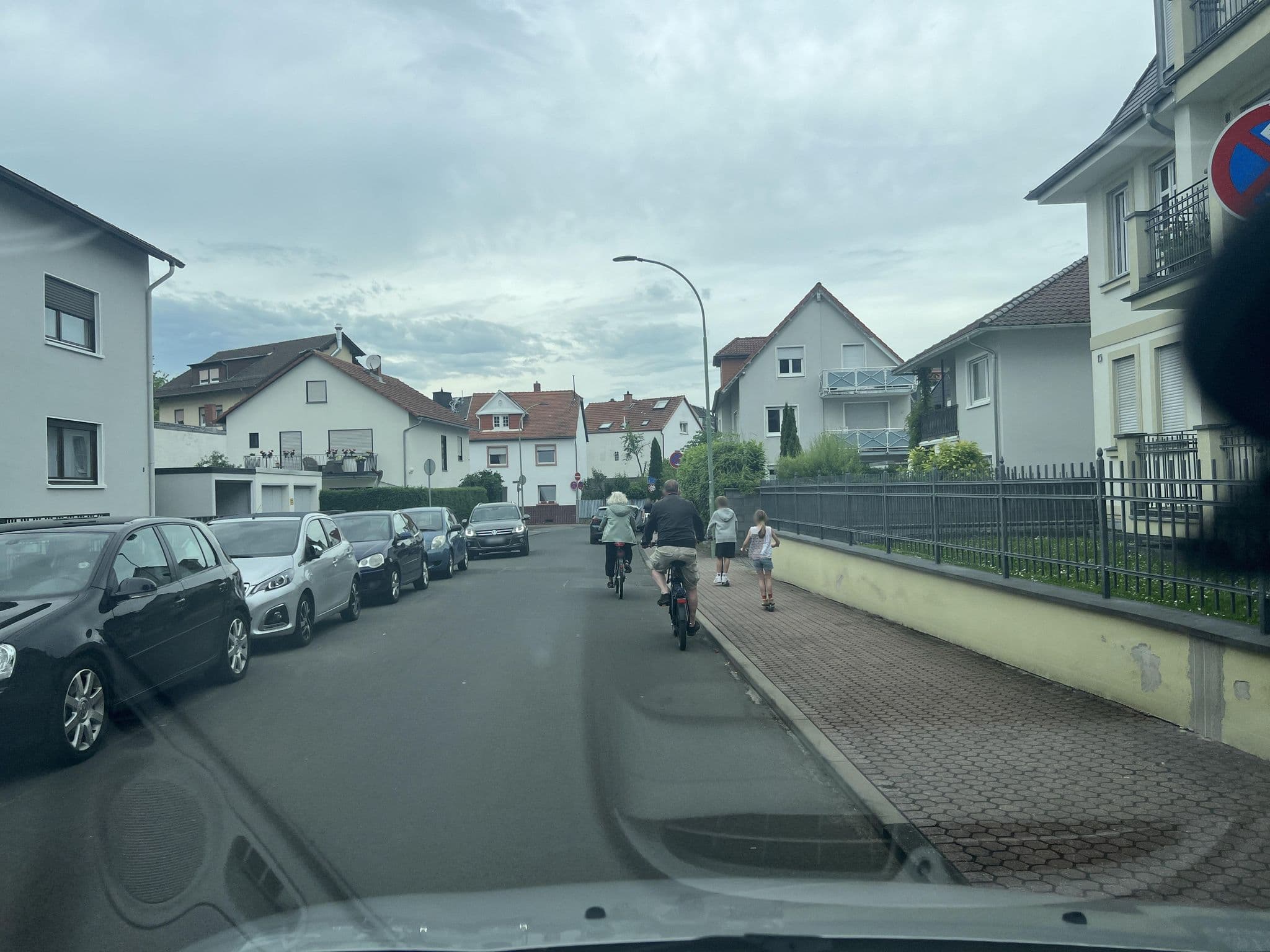 Street view near Ars Vivendi Company, Bad Vilbel — © robffm (CC BY-SA · Mapillary)