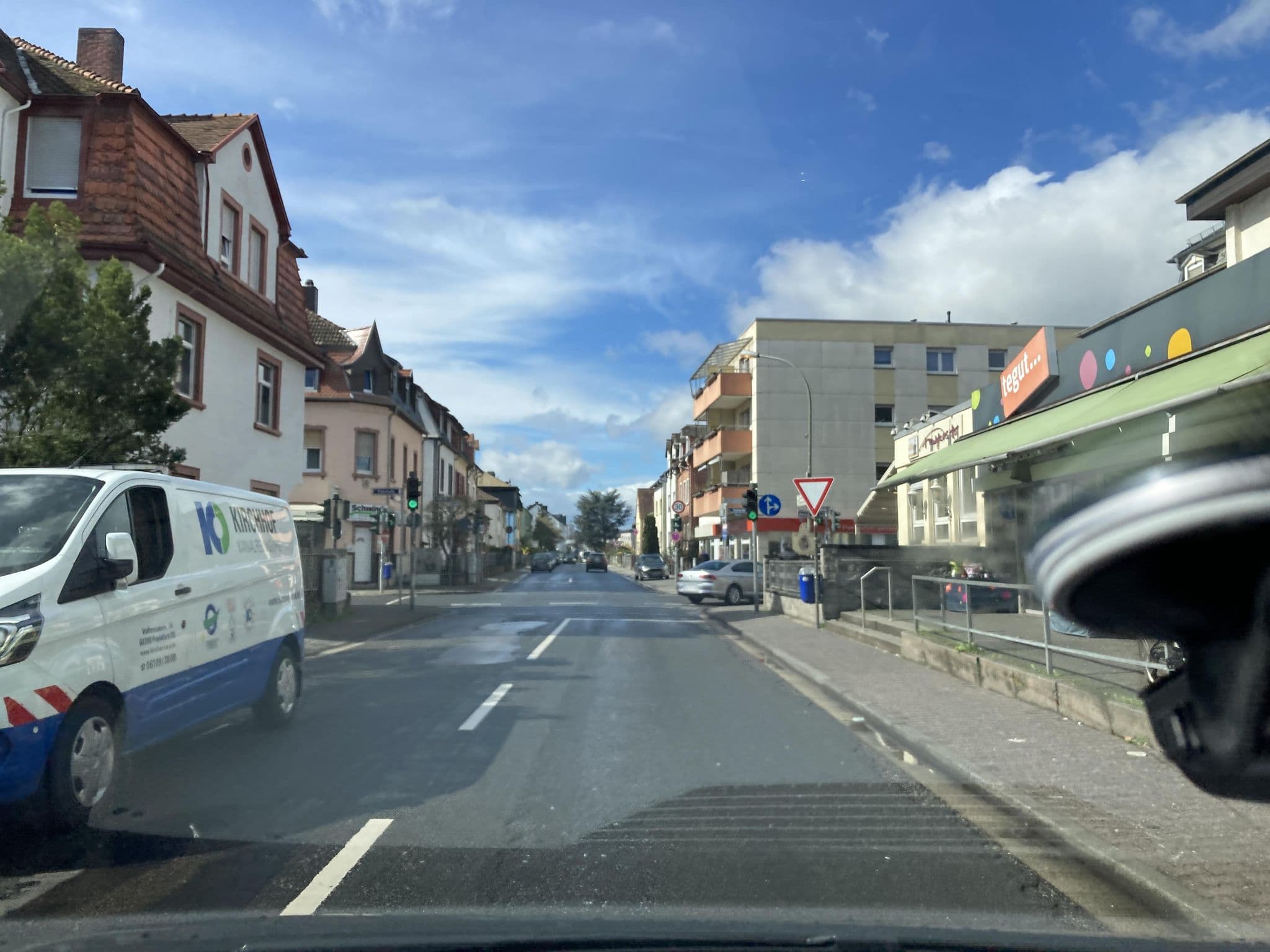 Street view near Hotel Borger, Bad Vilbel — © robffm (CC BY-SA · Mapillary)