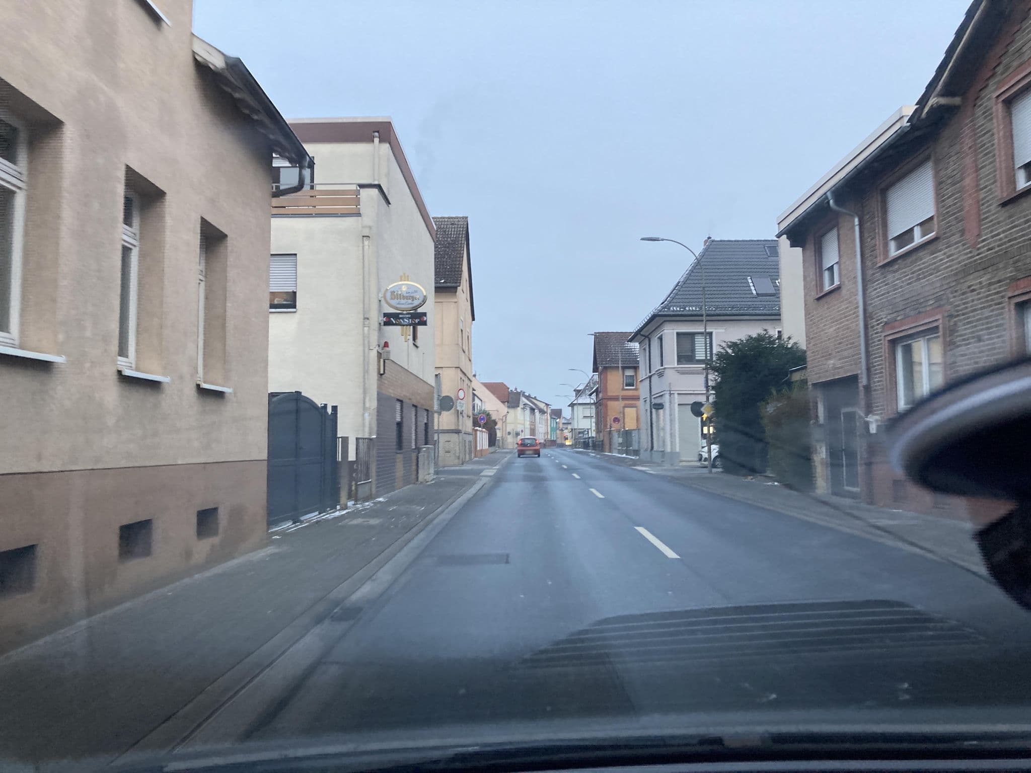 Street view near Pension Hexestubb Hotels, Mühlheim am Main — © robffm (CC BY-SA · Mapillary)