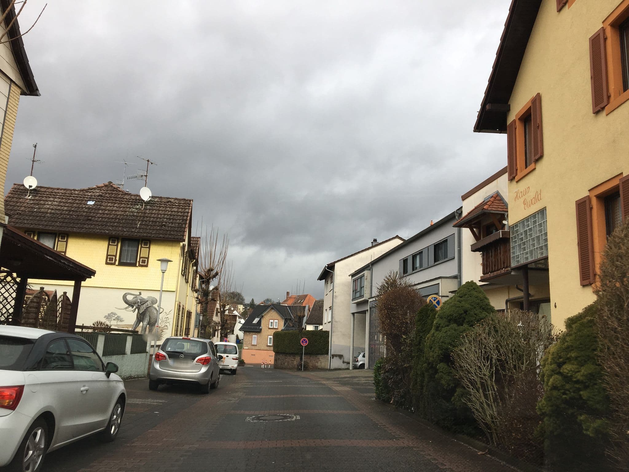 Street view near Ewald Werner Gästezimmer, Bad König — © chuck (CC BY-SA · Mapillary)