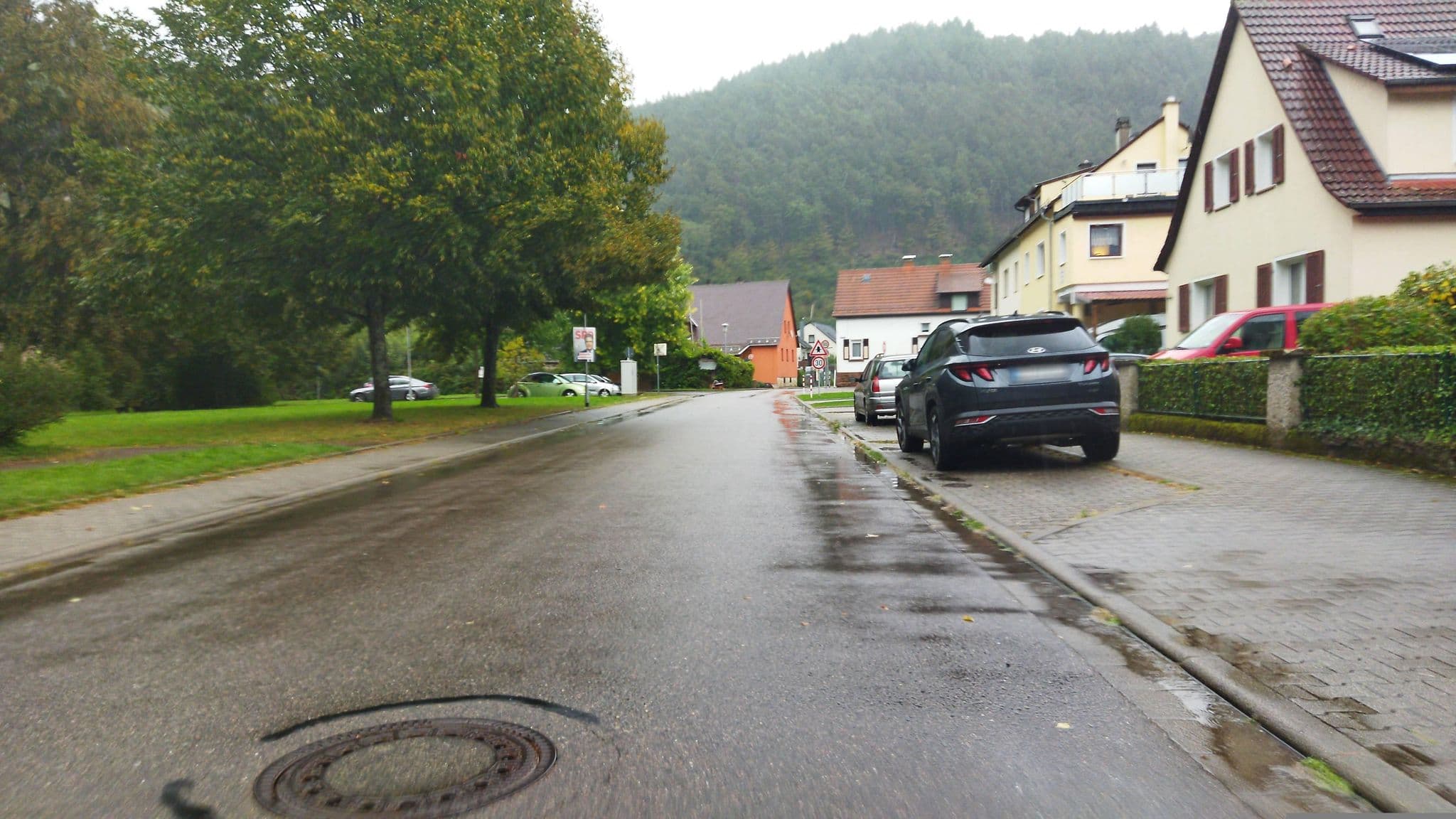 Street view near Pension Neckarbogen, Hirschhorn — © changchun1 (CC BY-SA · Mapillary)