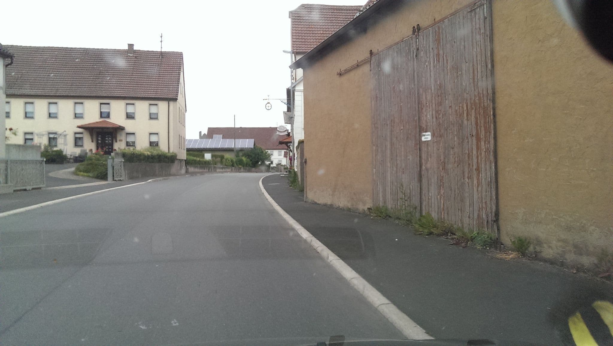 Street view near Zum Goldenen Kreuz, Bütthard — © bufonto (CC BY-SA · Mapillary)