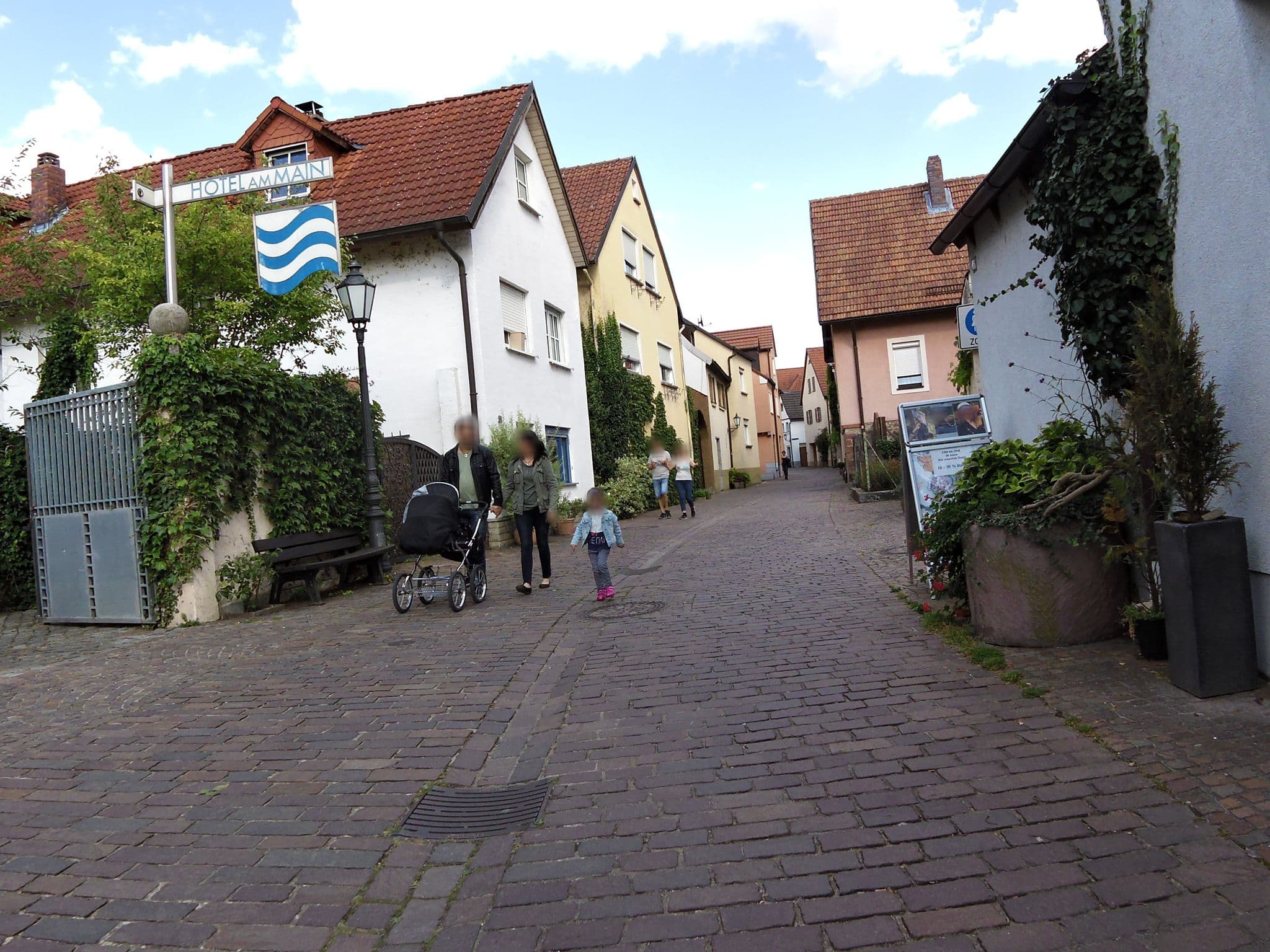Street view near Bernd Wiek, Margetshöchheim — © zoegglmeyr (CC BY-SA · Mapillary)