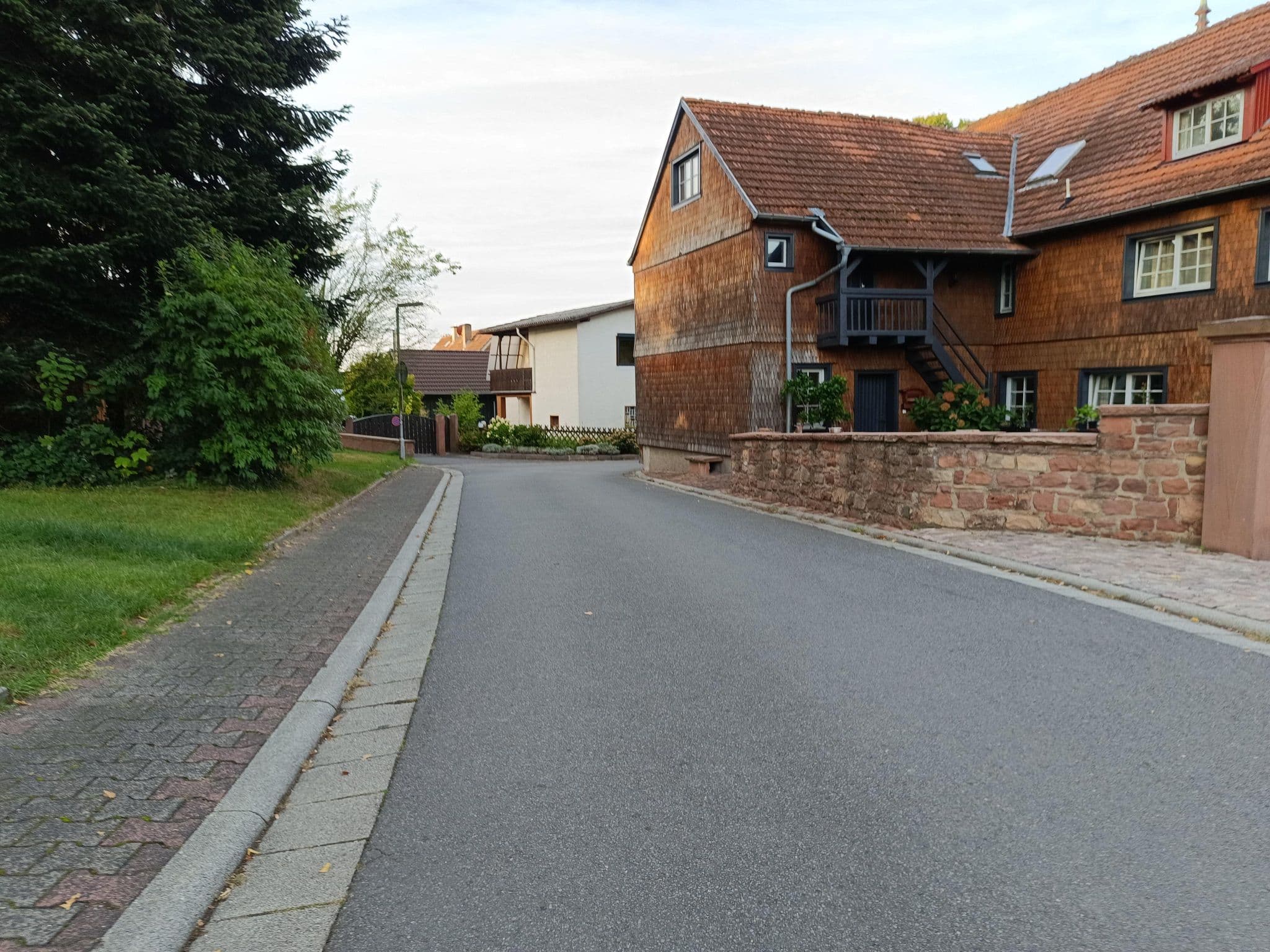 Street view near Burghof Meisinger, Bad König — © Mlink (CC BY-SA · Mapillary)