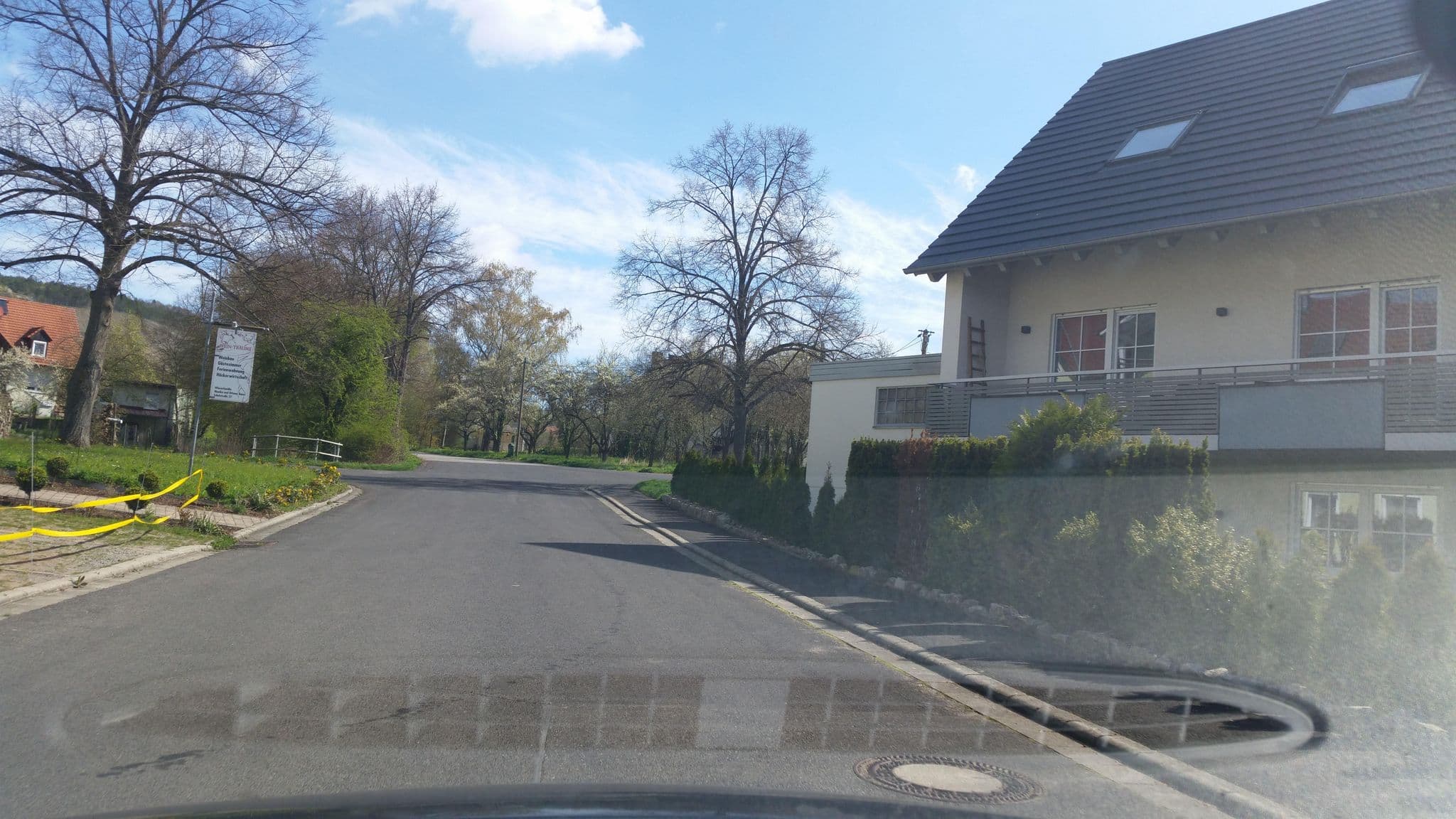 Street view near Wein-Träume, Thüngersheim — © tian (CC BY-SA · Mapillary)