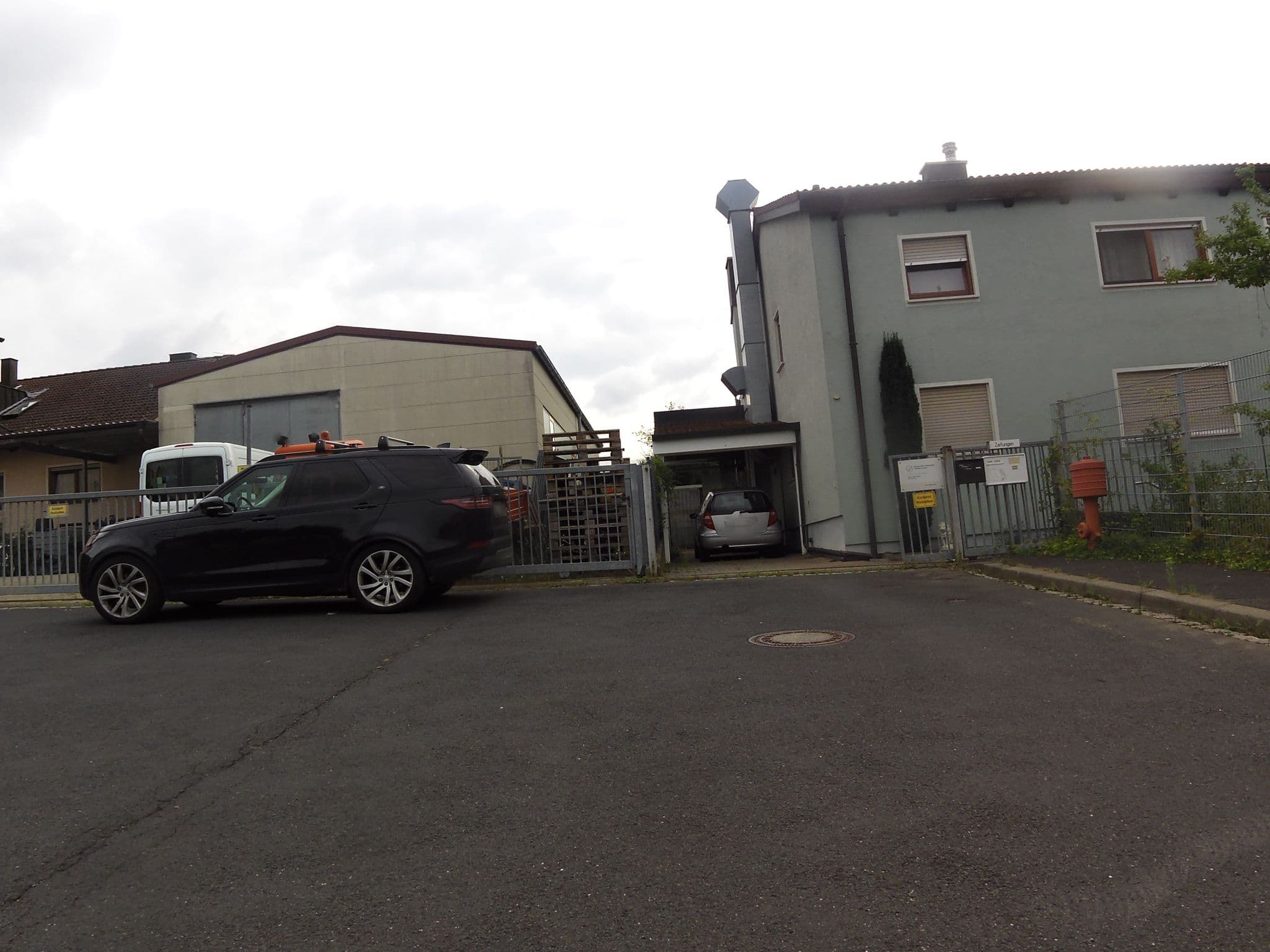 Street view near Roos, Höchberg — © zoegglmeyr (CC BY-SA · Mapillary)