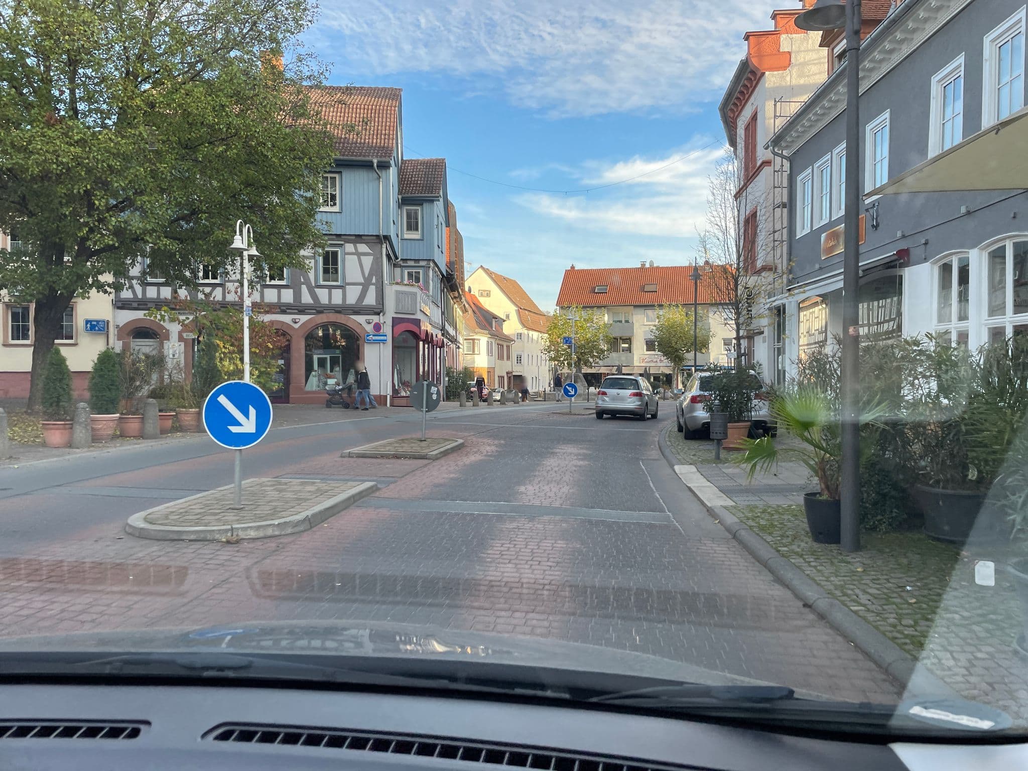 Street view near La Fontana - Hotel und Restaurant Restaurant, Groß-Umstadt — © oschn0r (CC BY-SA · Mapillary)