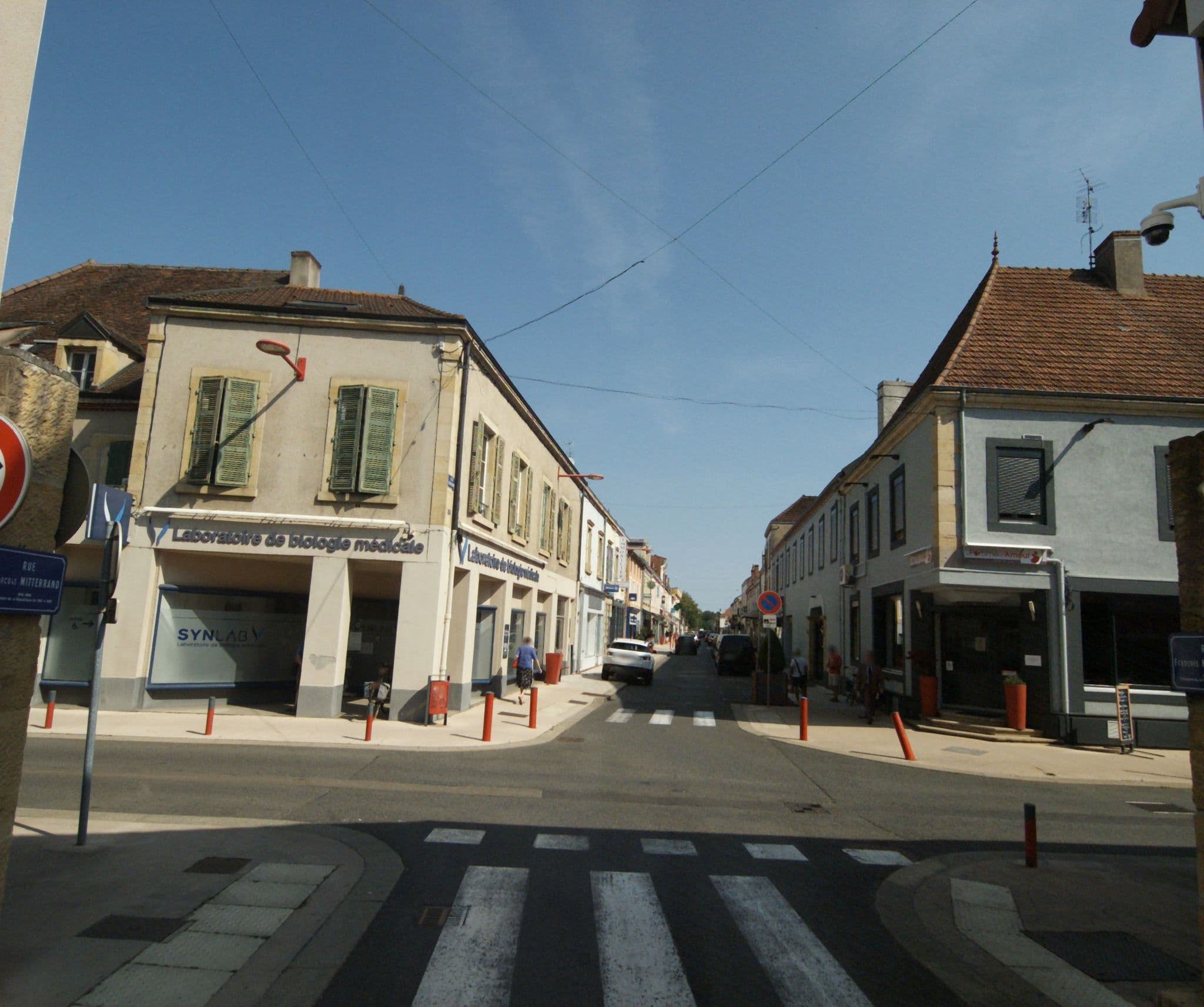 Street view near Hôtel du Centre, Gueugnon — © immergismap (CC BY-SA · Mapillary)