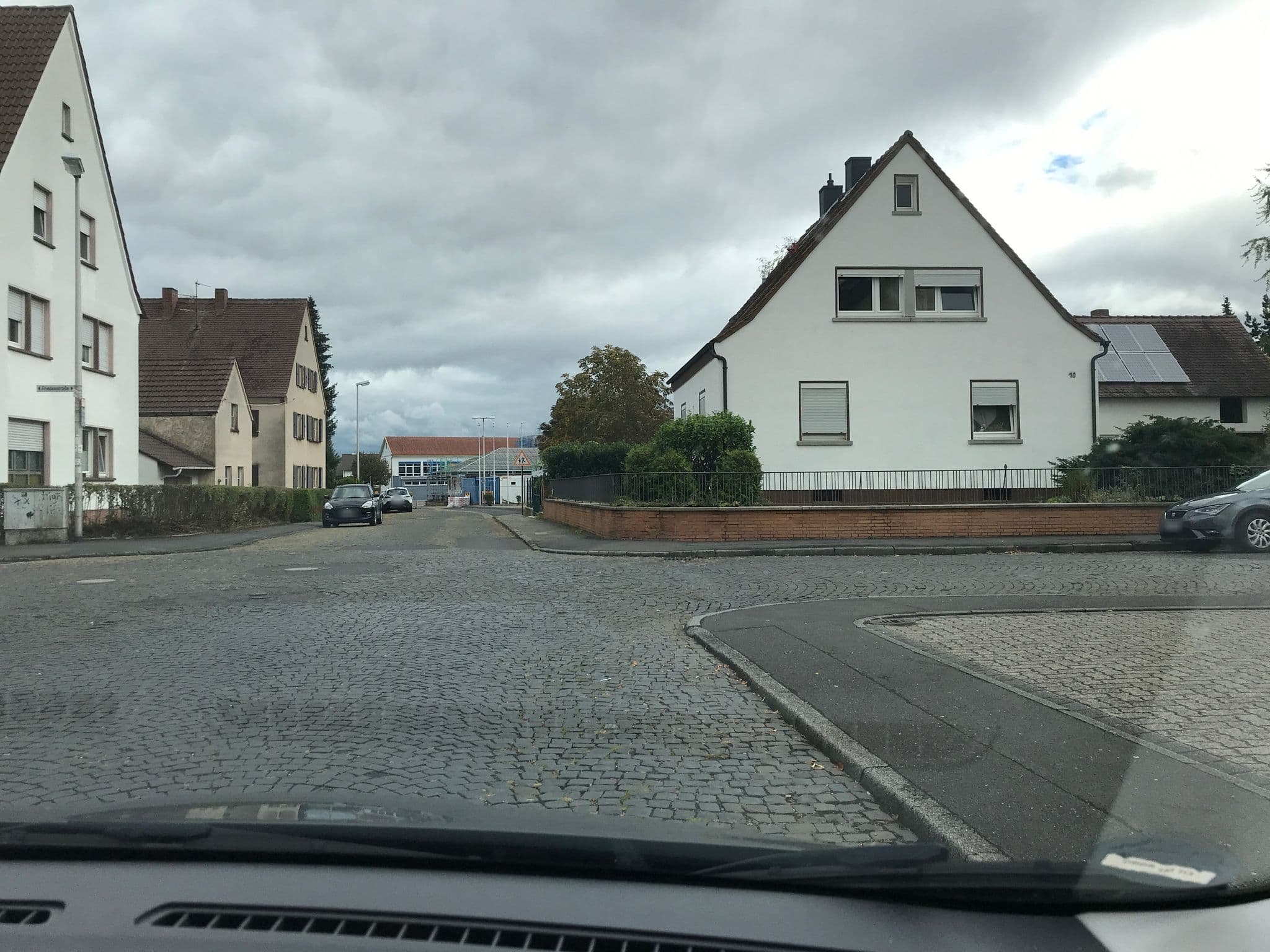 Street view near Hotel Rosengarten, Großostheim — © oschn0r (CC BY-SA · Mapillary)