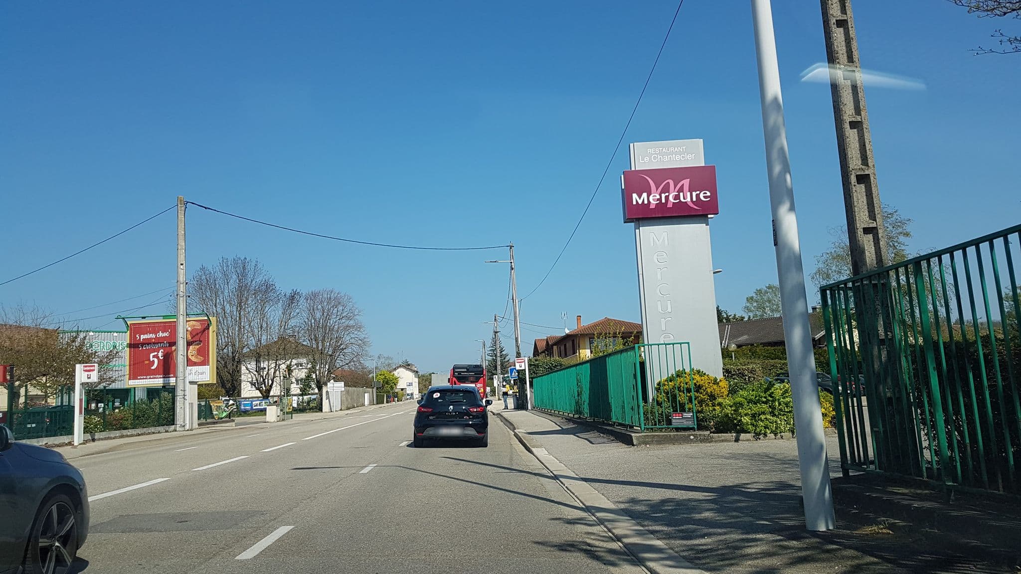 Street view near Mercure, Bourg-en-Bresse — © pyrog (CC BY-SA · Mapillary)